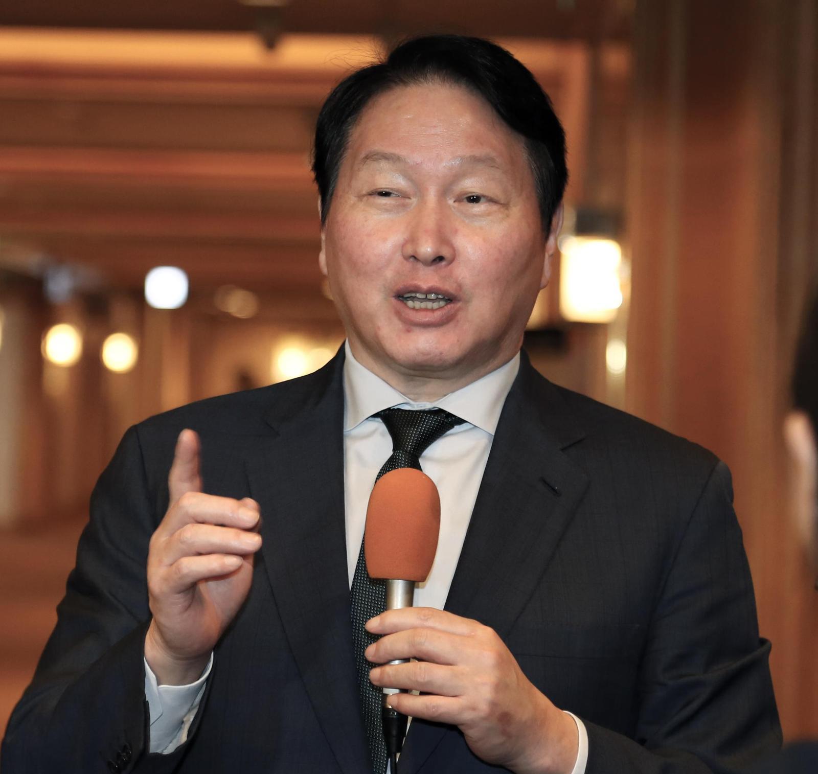 최태원 “새 반도체 공장 입지, 韓 안되면 해외라도”
