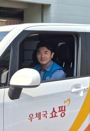 박성후 북광주우체국 집배원은 2월 24일 광주 서구 무진대로 인근에서 발생한 교통사고 현장을 목격하고 구조에 나섰다. 전남지방우정청 제공