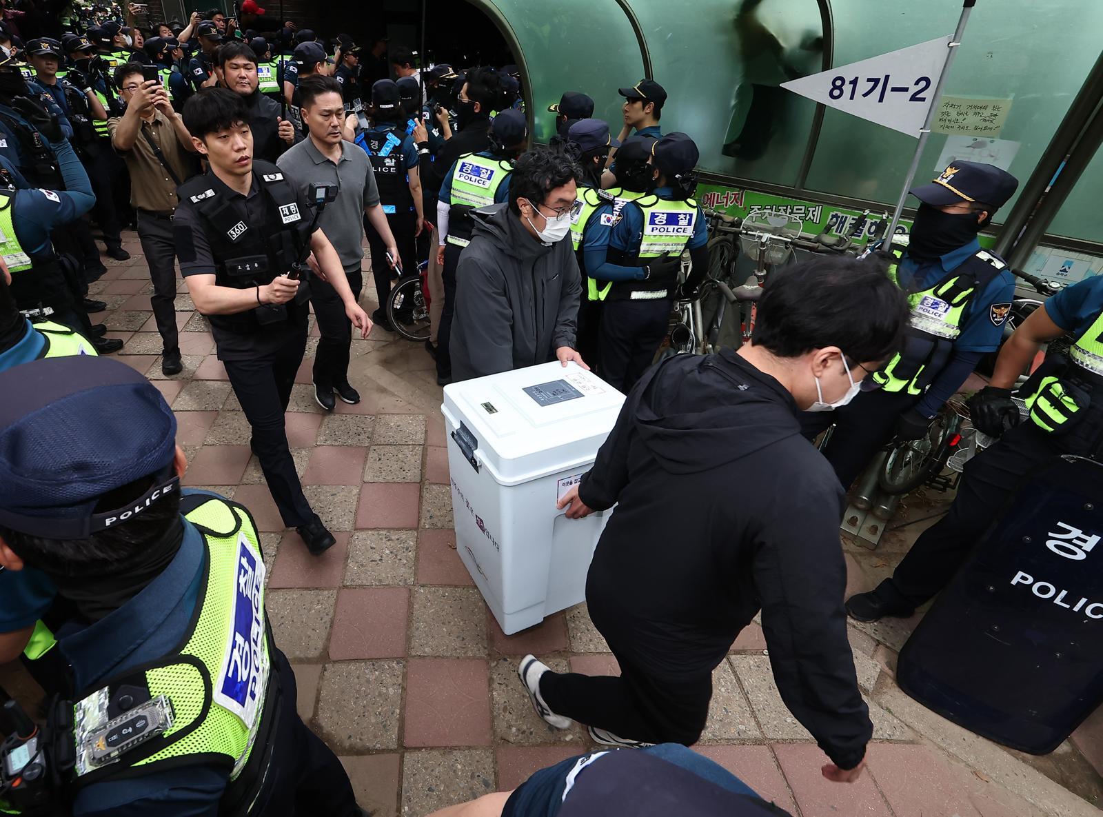[속보]경찰, ‘투표용지 부족’ 선관위 압수수색…강제수사 착수