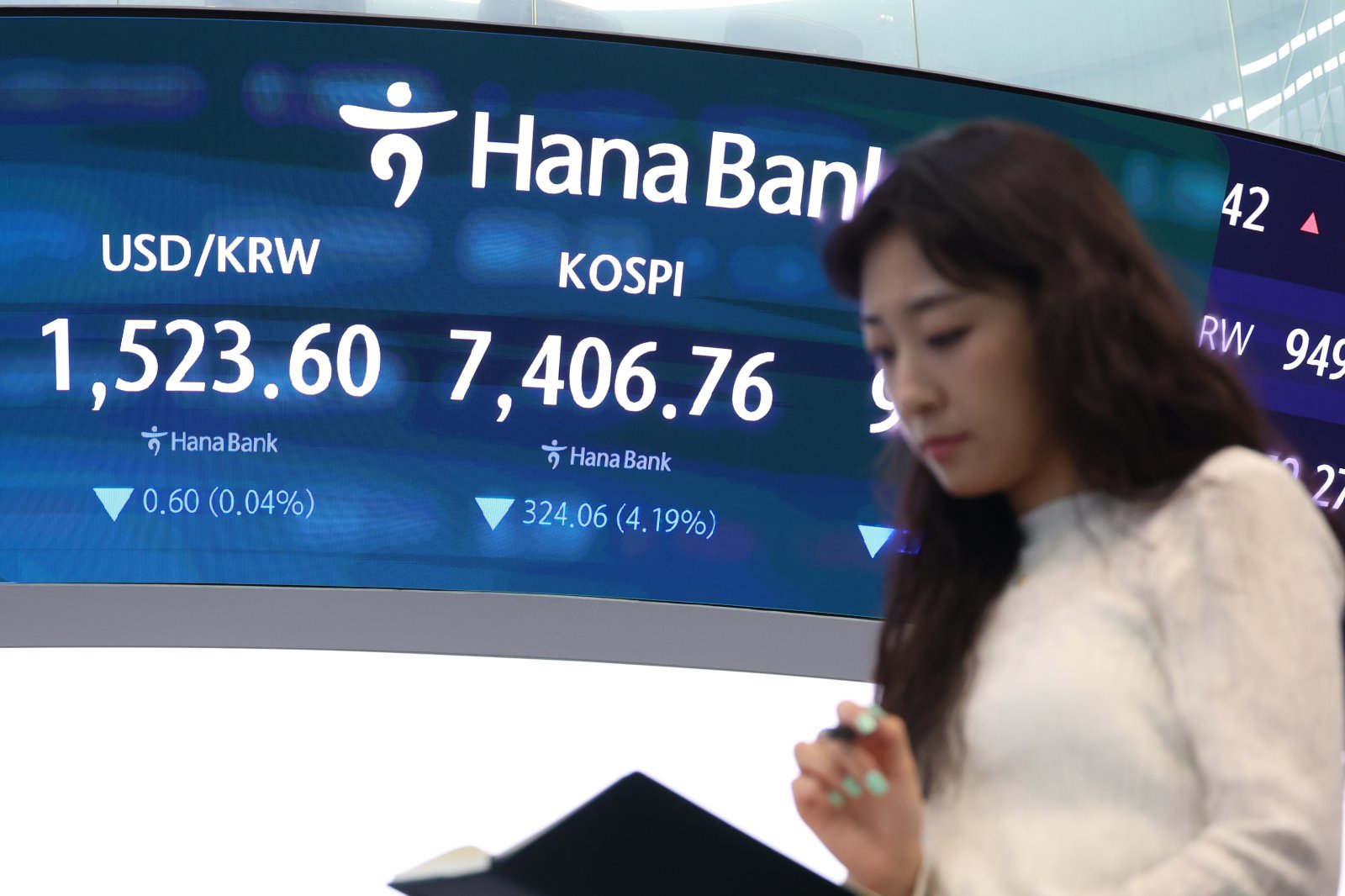 코스피, 장중 상승 전환…한때 7800선 회복