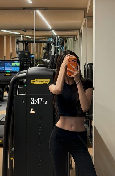 문가영, 새벽 3시47분 헬스장 인증…슬림 몸매 비결