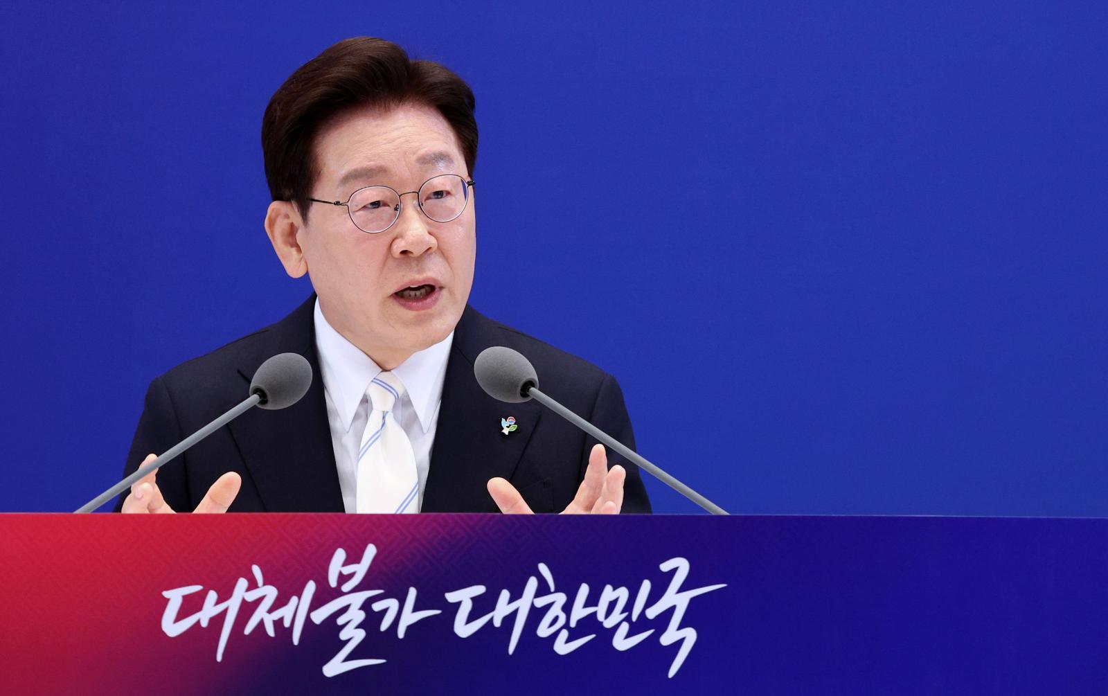 李 지지율 66%→57% 하락…국정운영 신뢰도 67%→56%