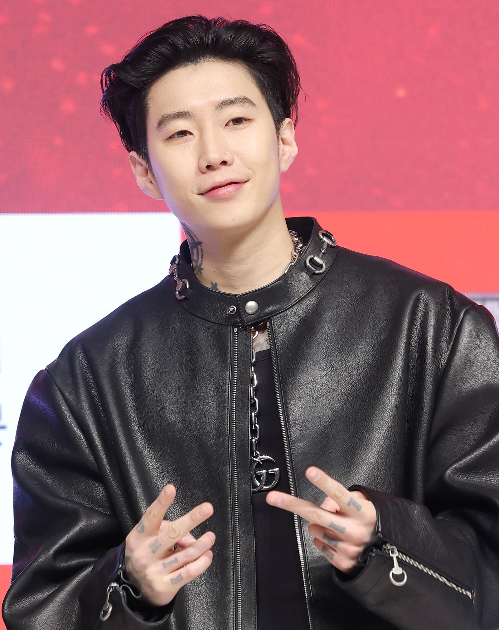 박재범, 롱샷 팬들과 ‘들러리’ 지적에 설전 “내가 회사 사장…멤버들 존중”