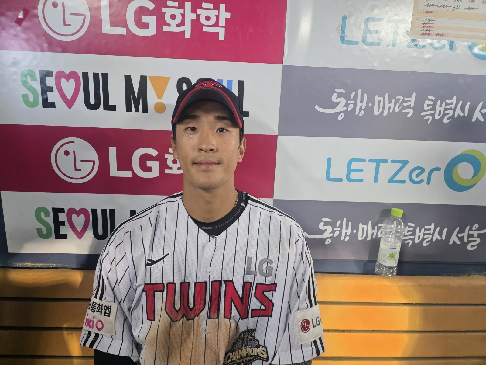 ‘2루타 4방’ 역대 한 경기 최다 타이…LG 송찬의 “쓰레기도 줍고 복습도 합니다”