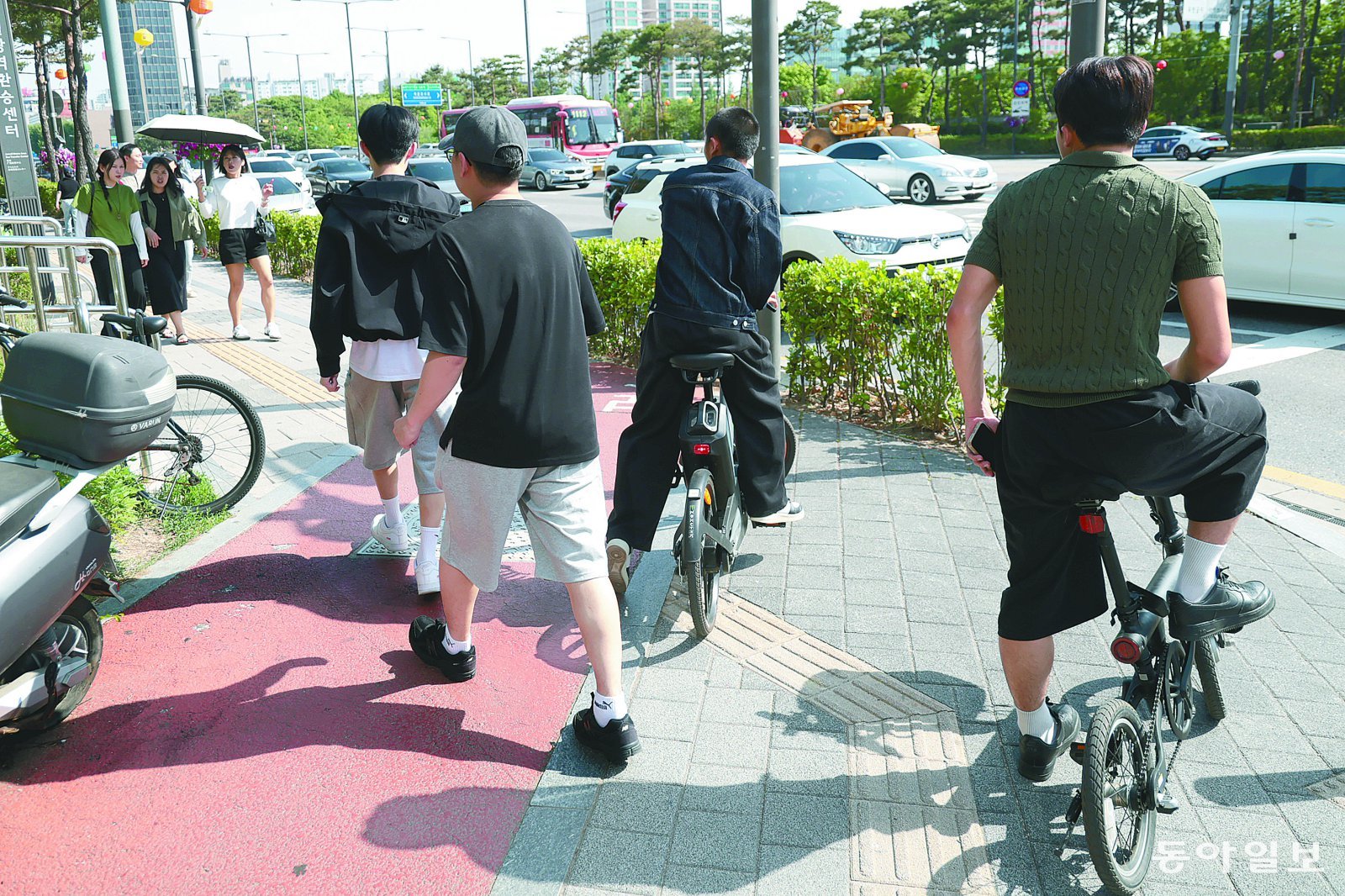 사람은 아찔, 자전거는 답답… 전국 2만 km ‘불편한 동거’
