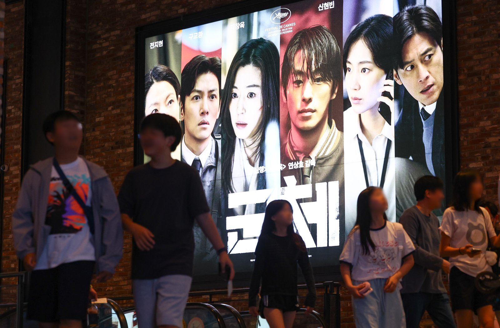 ‘군체’ 4주 연속 주말 1위 도전…500만명 돌파 확실
