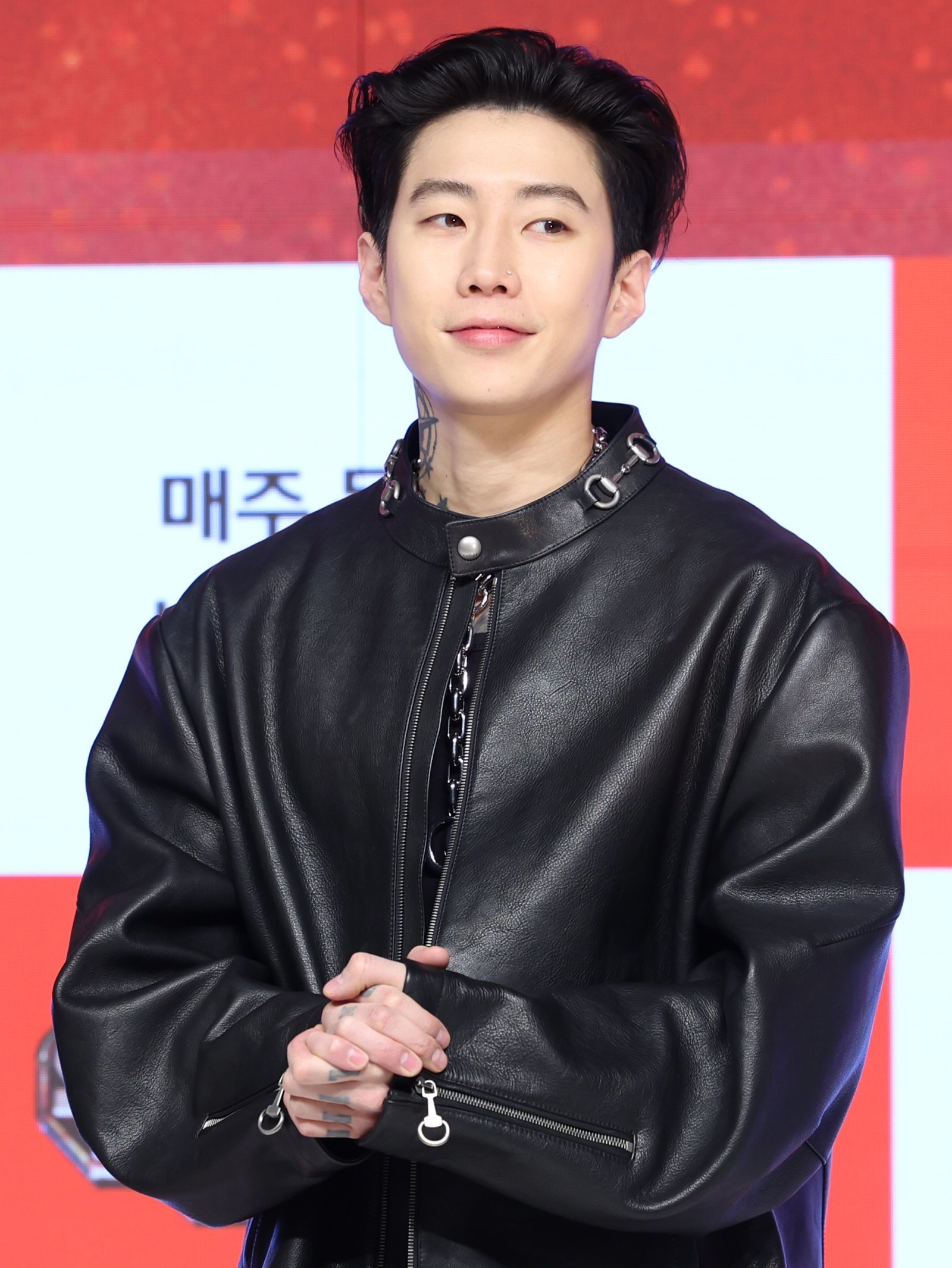 박재범, 롱샷 ‘들러리’ 논란에 직접 반박…“모르는 일에 말하지 마”