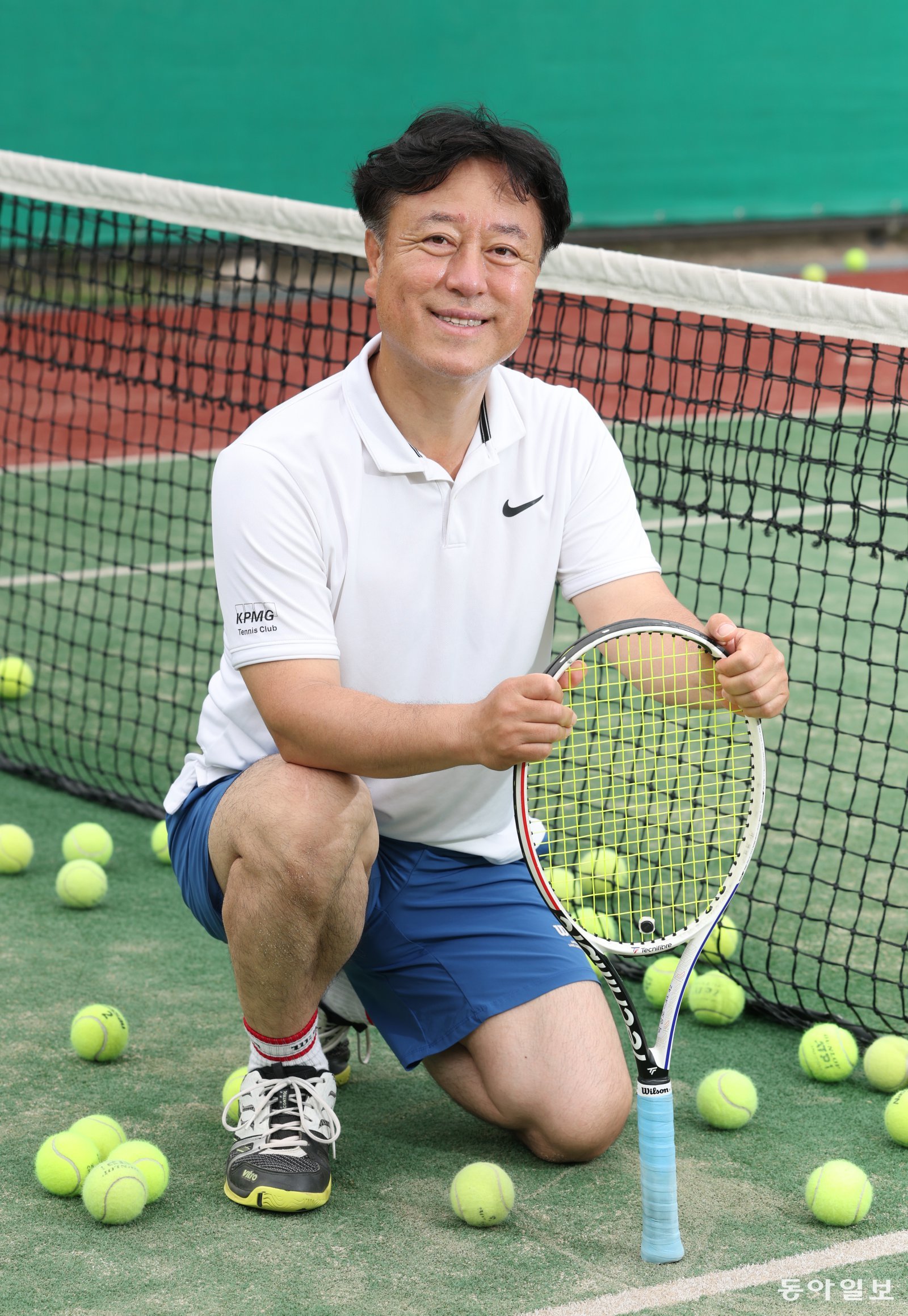 박장호 법무법인 율촌 상임고문이 서울 용산구 한남 테니스코트에서 활짝 웃고 있다. 신원건 기자 laputa@donga.com