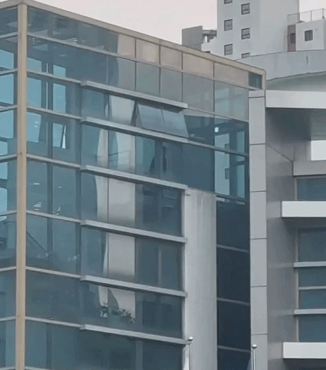 시민이 올린 대구 중구 선관위 건물 사진. 직원으로 추정되는 인물이 건물 안에서 골프 스윙 연습을 하는 모습. X(옛 트위터) 캡처