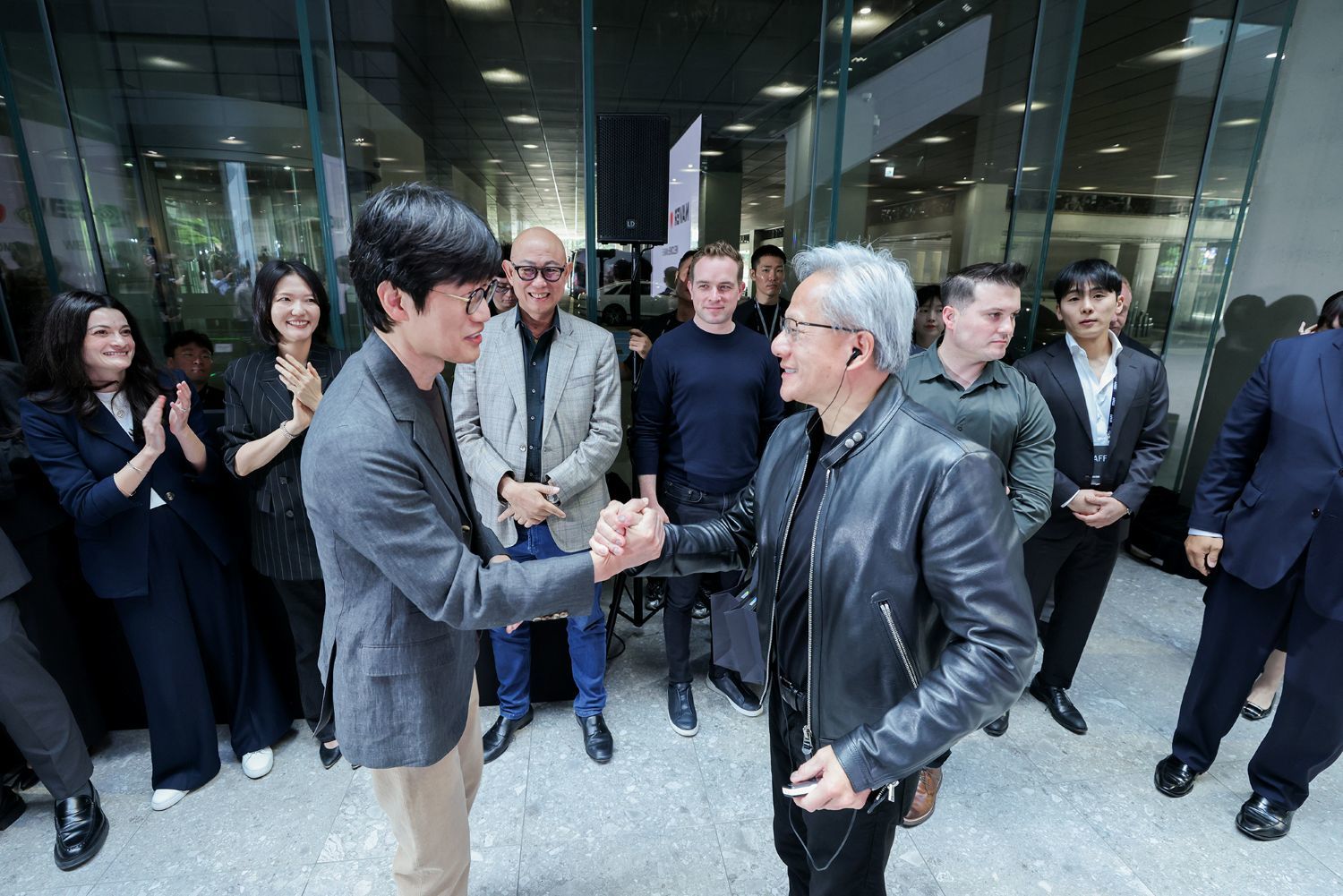 엔비디아 방한으로 불붙은 AI 인프라 동맹…2027년 첫 가동될 ‘AI 팩토리’ 뭐길래
