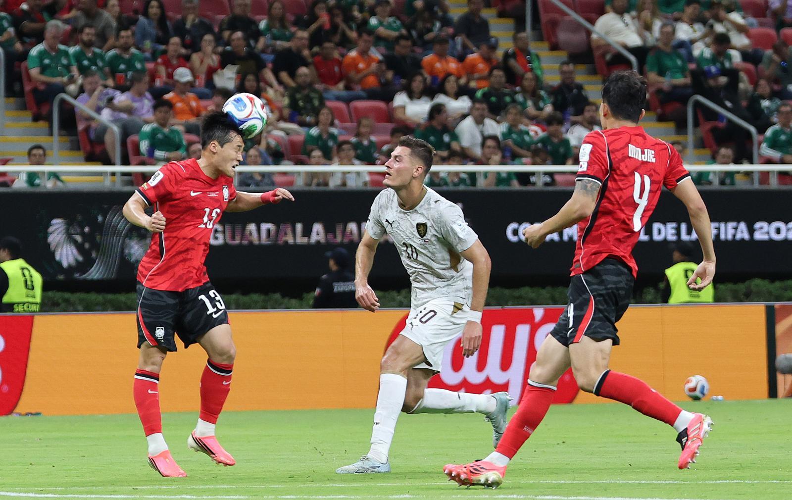 대한민국 축구국가대표팀 이태석이 11일(현지시간) 멕시코 할리스코주 사포판 과달라하라 스타디움에서 열린 2026 북중미 월드컵 A조 조별리그 1차전 대한민국과 체코의 경기에서 수비를 하고 있다. 2026.6.12 과달라하라(멕시코)=뉴스1