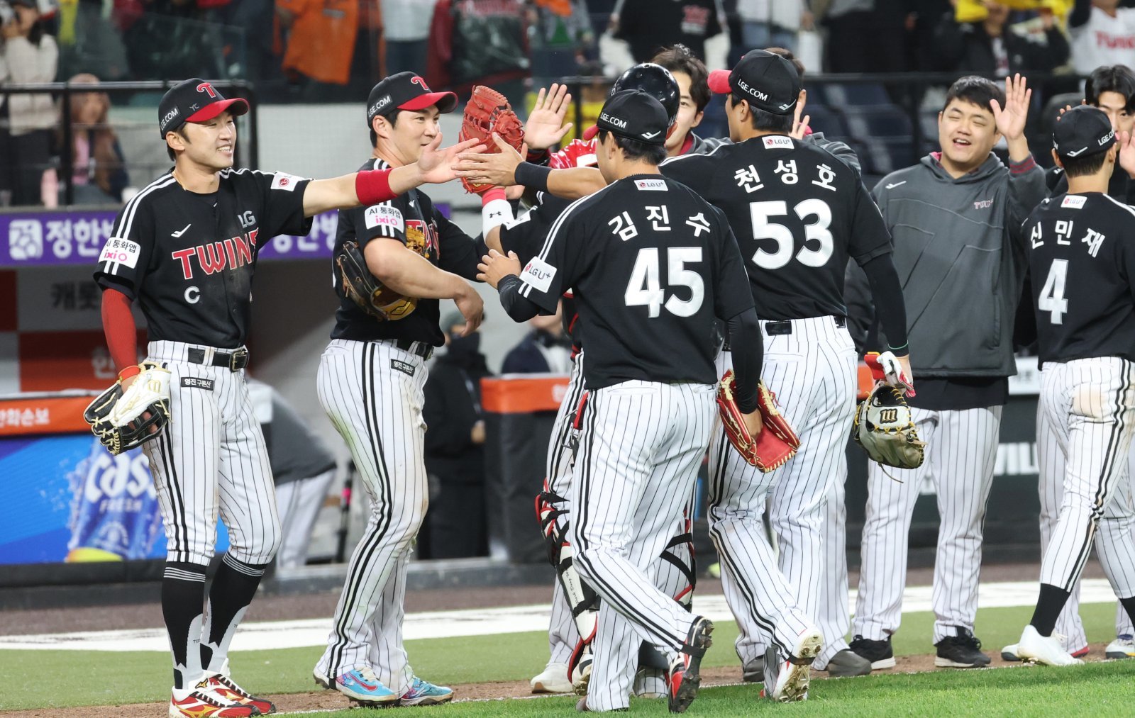 프로야구 LG, ‘불펜 데이’에 롯데 5-3 격파…시즌 40승 선착