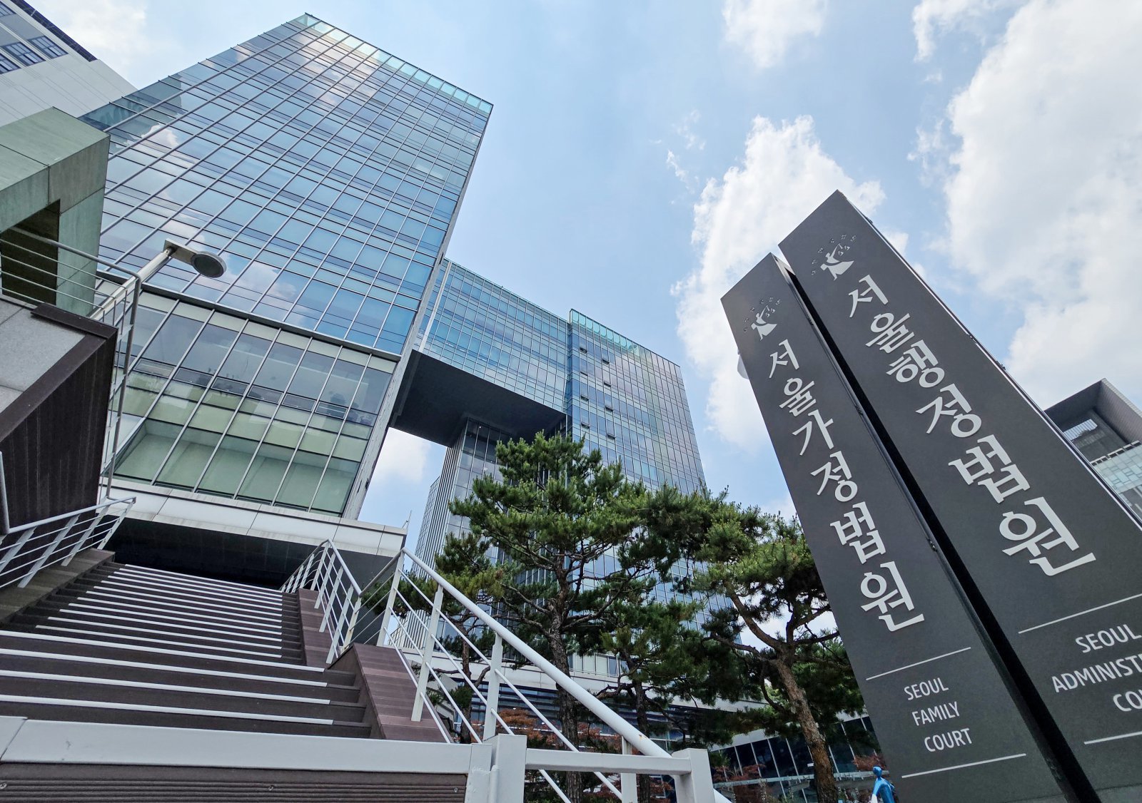 법원 “업무로 얻은 질병, 직접 사인 아니어도 유족연금 지급해야”