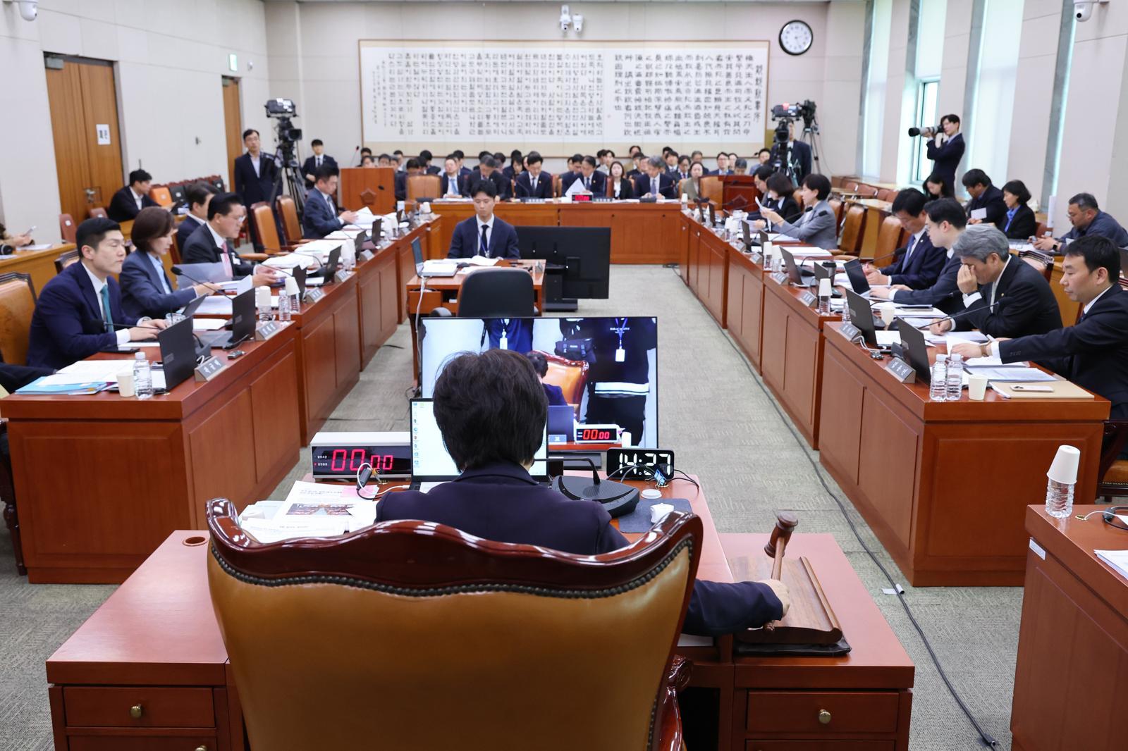 여야, 법사위원장 놓고 신경전…국힘 “지선 민심 따르려면 야당이” 민주 “적반하장”