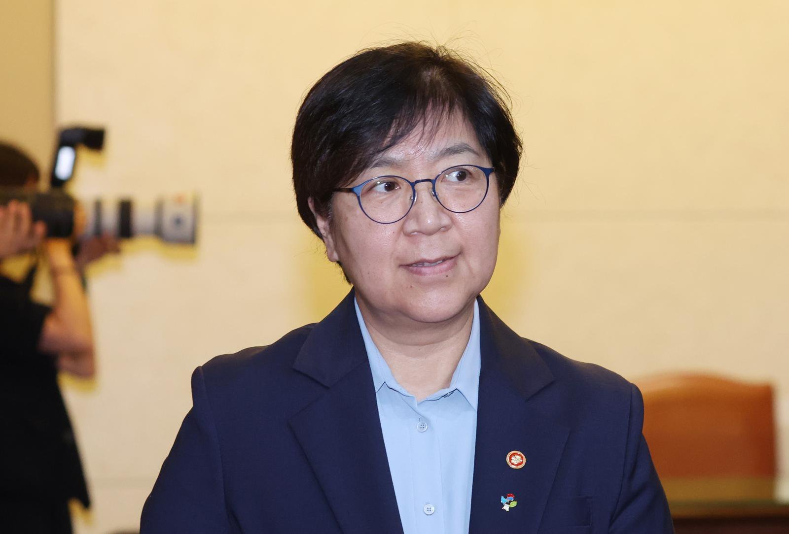 정은경 복지장관 “탈모 치료 건강보험 적용 방안 하반기 추진”