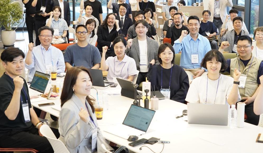 제주도가 로컬기업을 대상으로 역량 강화 사업을 진행하는 모습. 제주도 제공