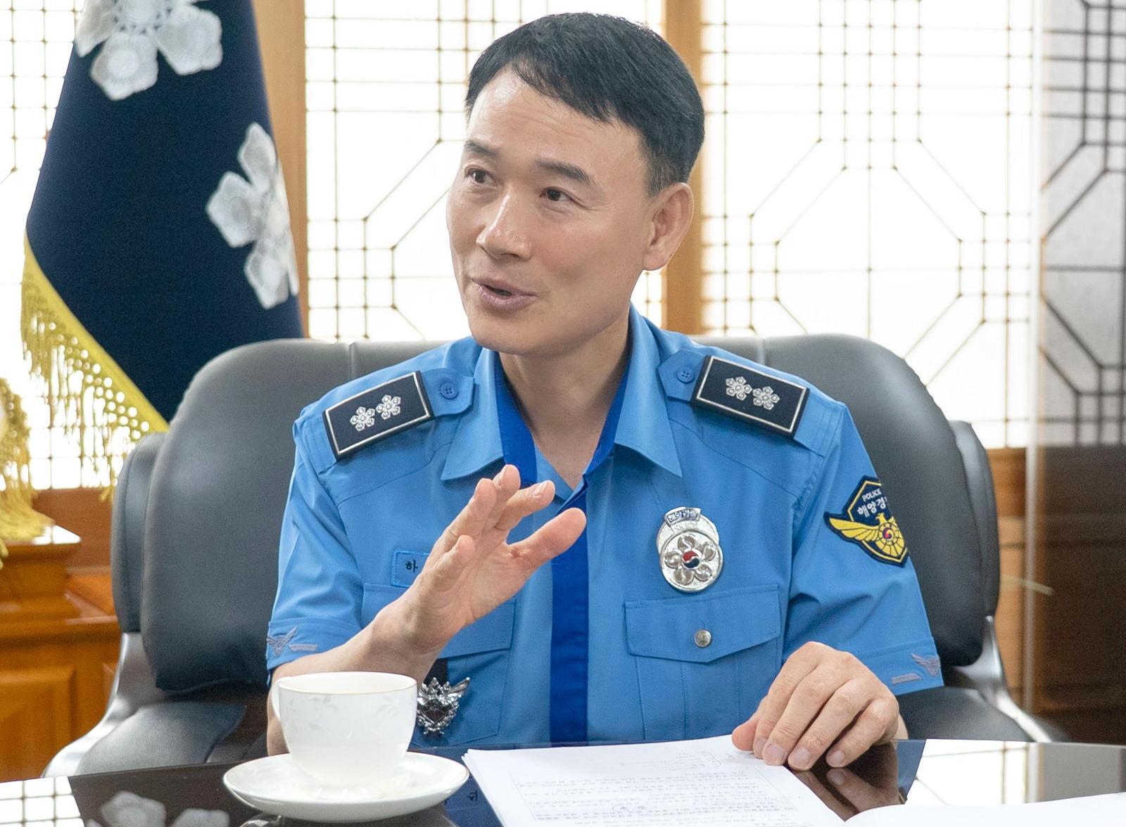 하만식 남해해양경찰청장은 부산 동구 남해해경청 집무실에서 동아일보와 만나 “구명조끼가 생명조끼라는 인식을 확산하기 위해 노력하고 있다”고 강조했다. 남해해양경찰청 제공