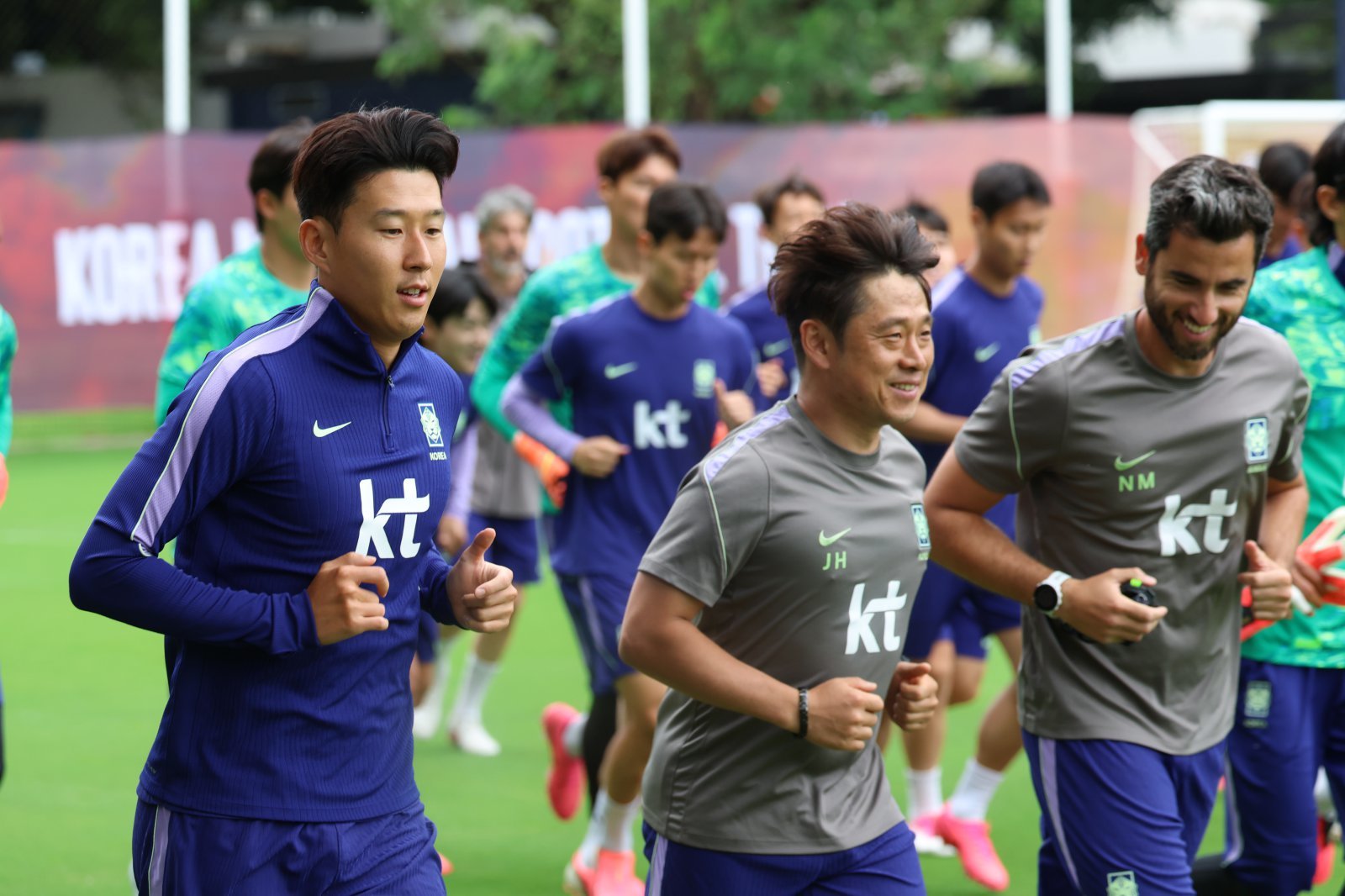 가족과 푼 쉰 홍명보호…‘조 1위’ 걸린 멕시코전 본격 담금질