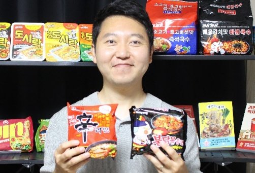 반도체만큼이나 한국 라면이 ‘세계 최고’라고 자부하는 지영준 라면 평론가. 전작 ‘라면의 역사’에 이은 신작 ‘라면의 과학에서는 라면이란 식품에 담긴 최첨단 과학기술를 소개한다. 지영준 라면 평론가 제공