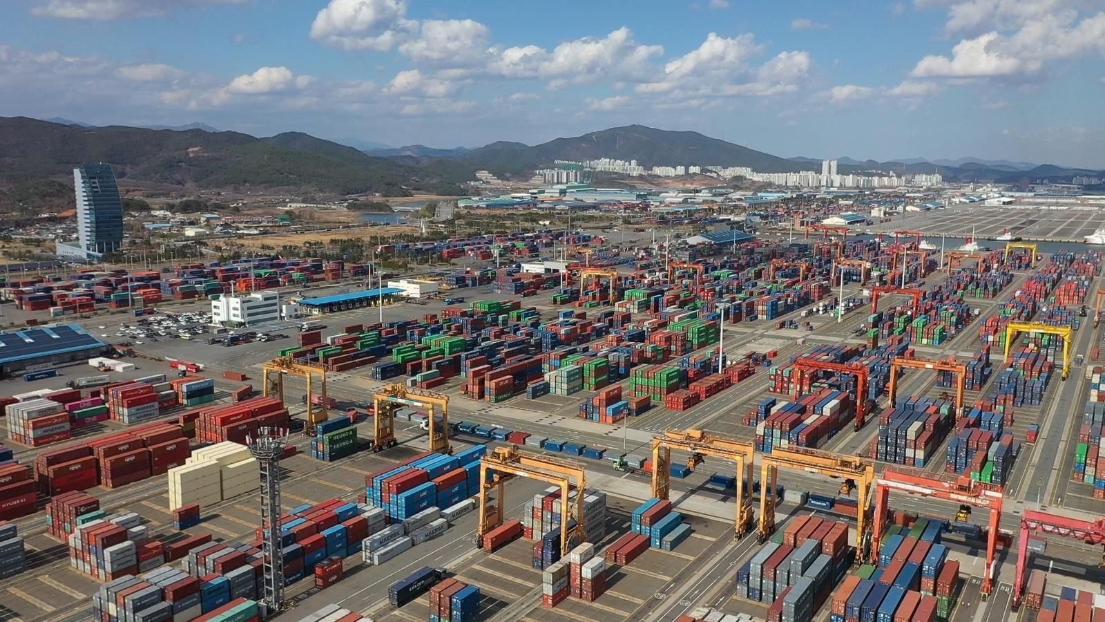 Semiconductor boom pushes South Korea's May exports to record high