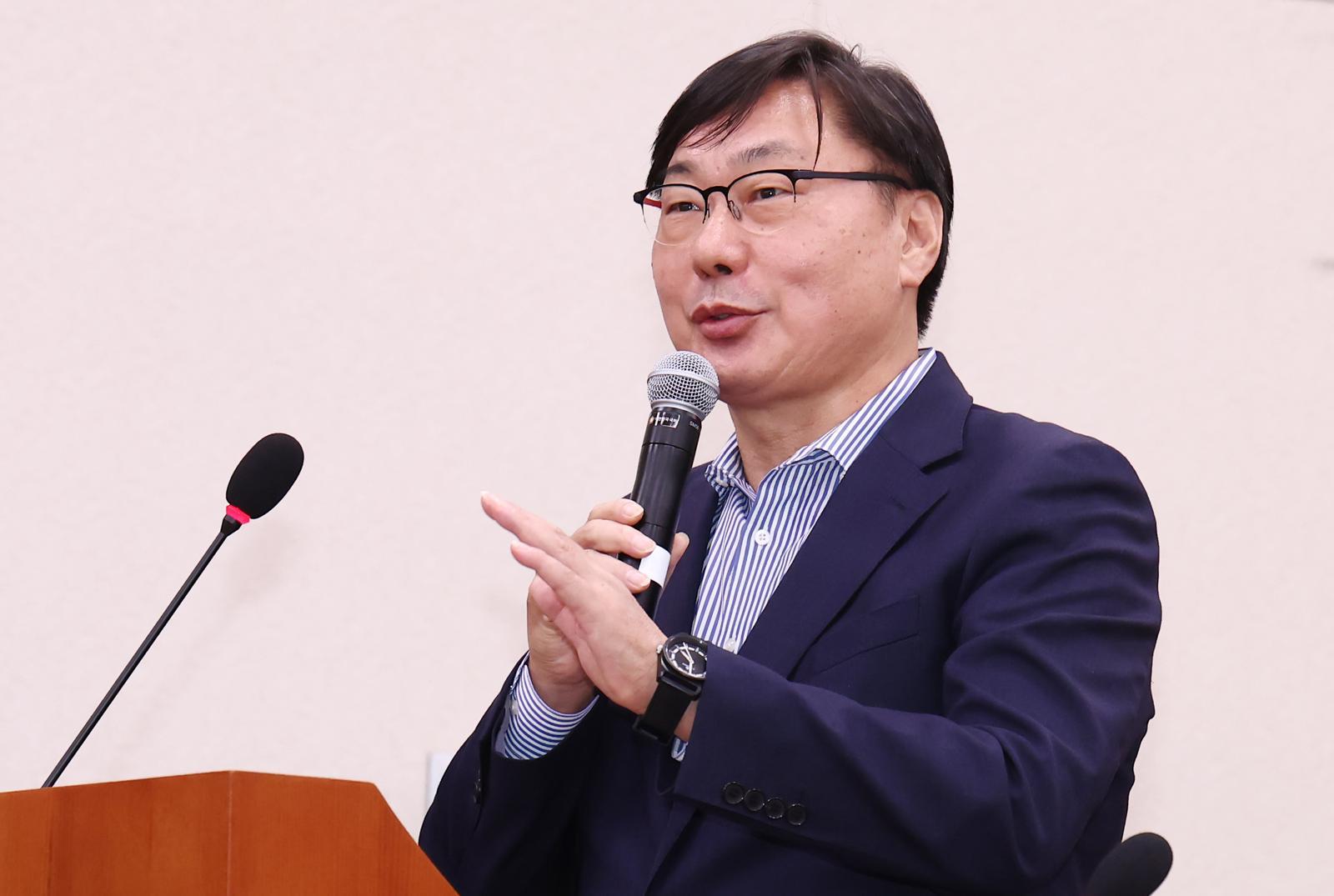 이화영 ‘연어 술파티’ 지목 수원지검 1313호 현장검증