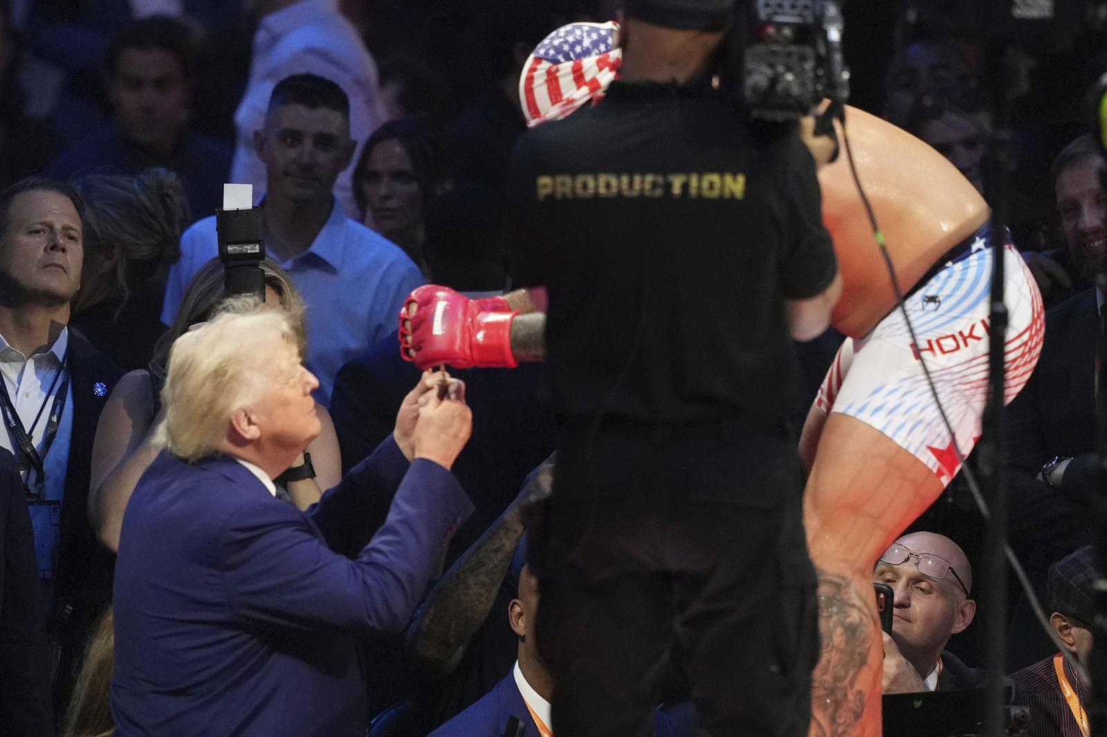 백악관서 UFC 승리 후 “미셸 오바마는 남자다”…황당 소감 외친 선수