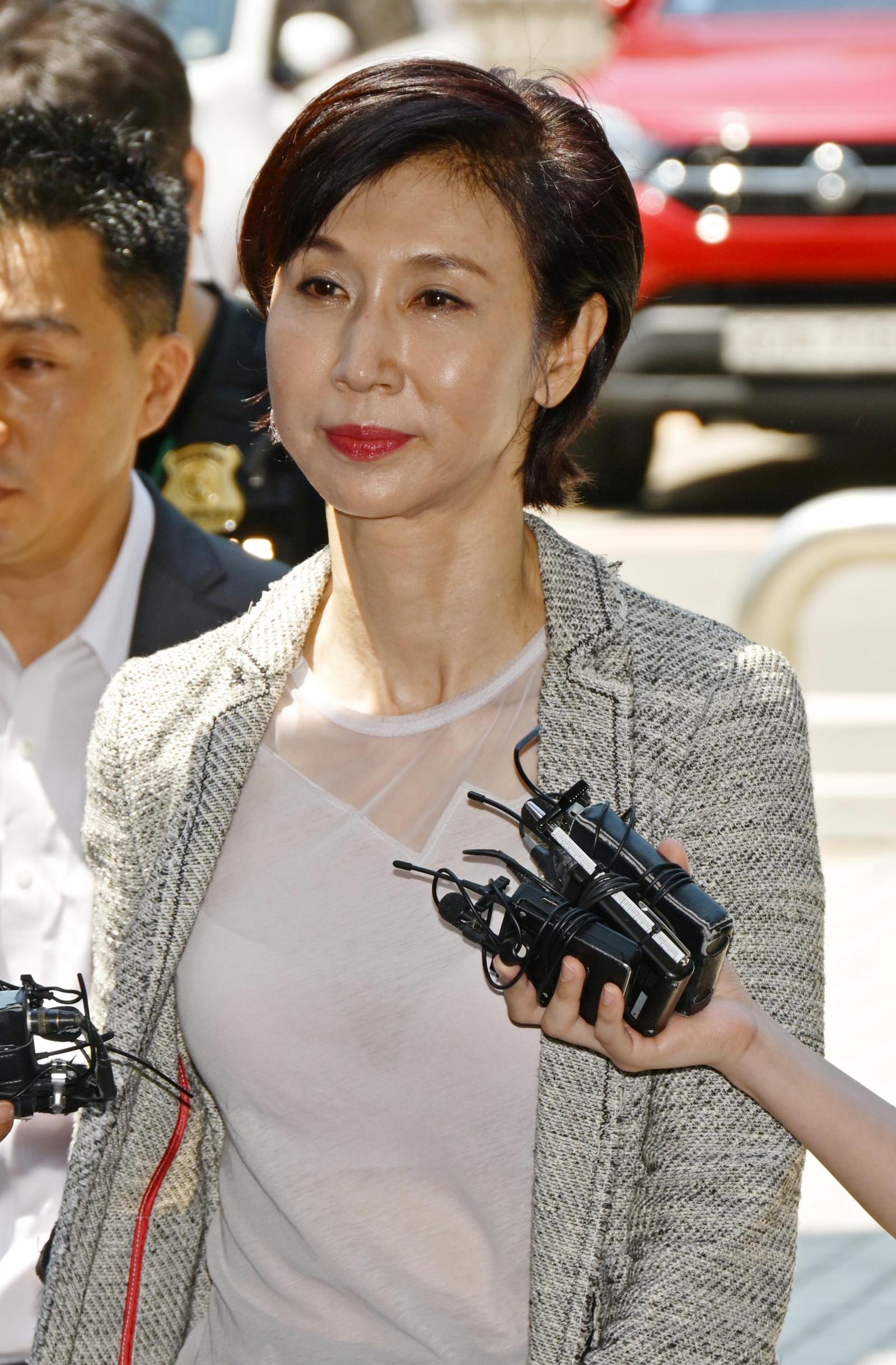 15일 오후 서울 서초구 서울고등법원에서 노소영 아트센터 나비 관장이 재산분할 파기환송심 2차 조정기일에 출석하고 있다. 사진공동취재단