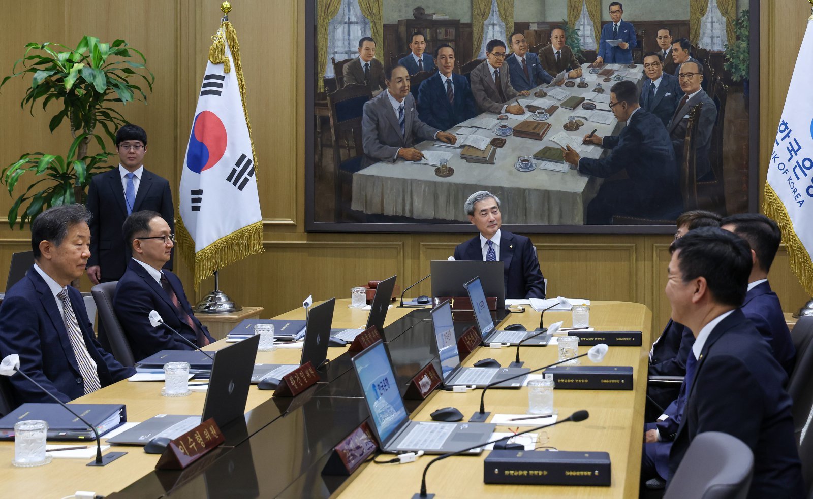 금통위 의사록 “물가 상방압력, 공식지표보다 크다”…금리인상 예고