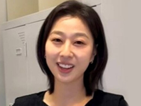 참교육에서 ‘우진 엄마’ 역할을 맡았던 배우 박지연이 김무열에게 영상편지를 보내는 모습. 넷플릭스 유튜브 쇼츠 캡처