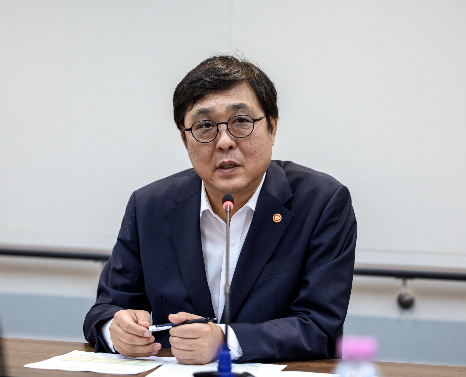 최휘영 문체부 장관 “핸드볼경기장 계속 봉쇄하면 모든 법적 수단 총동원”