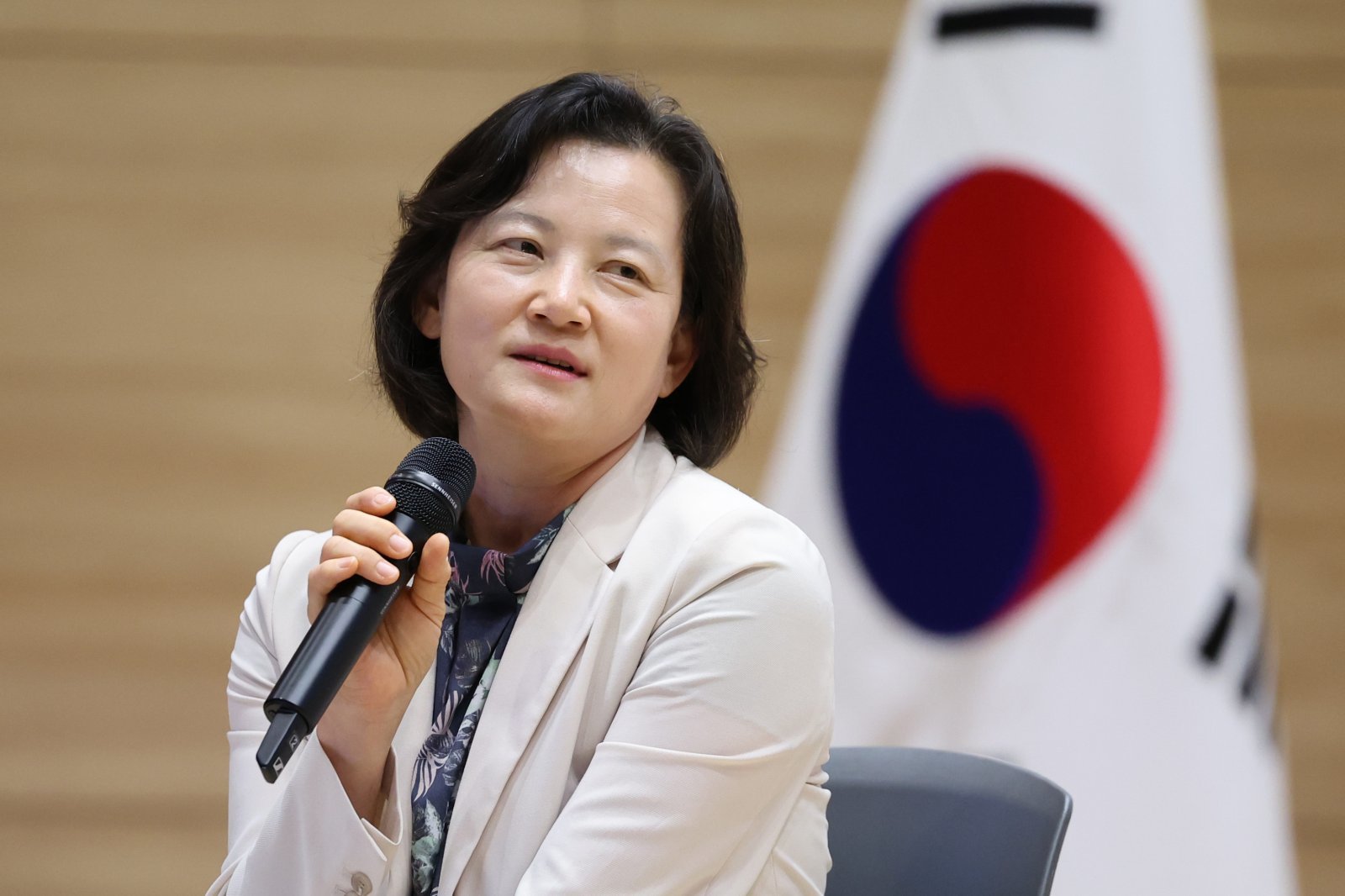 법무부, 정유미 검사장 ‘강등 취소’ 1심 불복 항소…“납득 어려워”