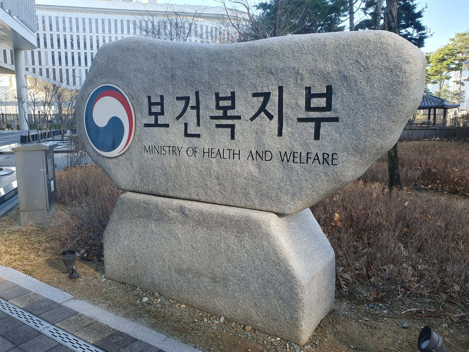 정부, 간병서비스 표준화…100병상 이상 병원 직고용 권고