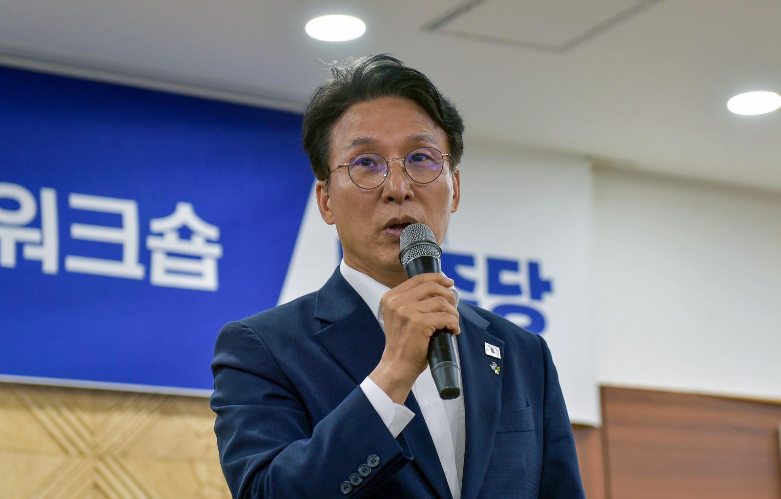 김민석 국무총리가 16일 전남 보성 다비치콘도에서 열린 제9회 전국동시지방선거 전남광주통합특별시의원 당선인 워크숍에서 축사하고 있다. 2026.6.16.뉴스1