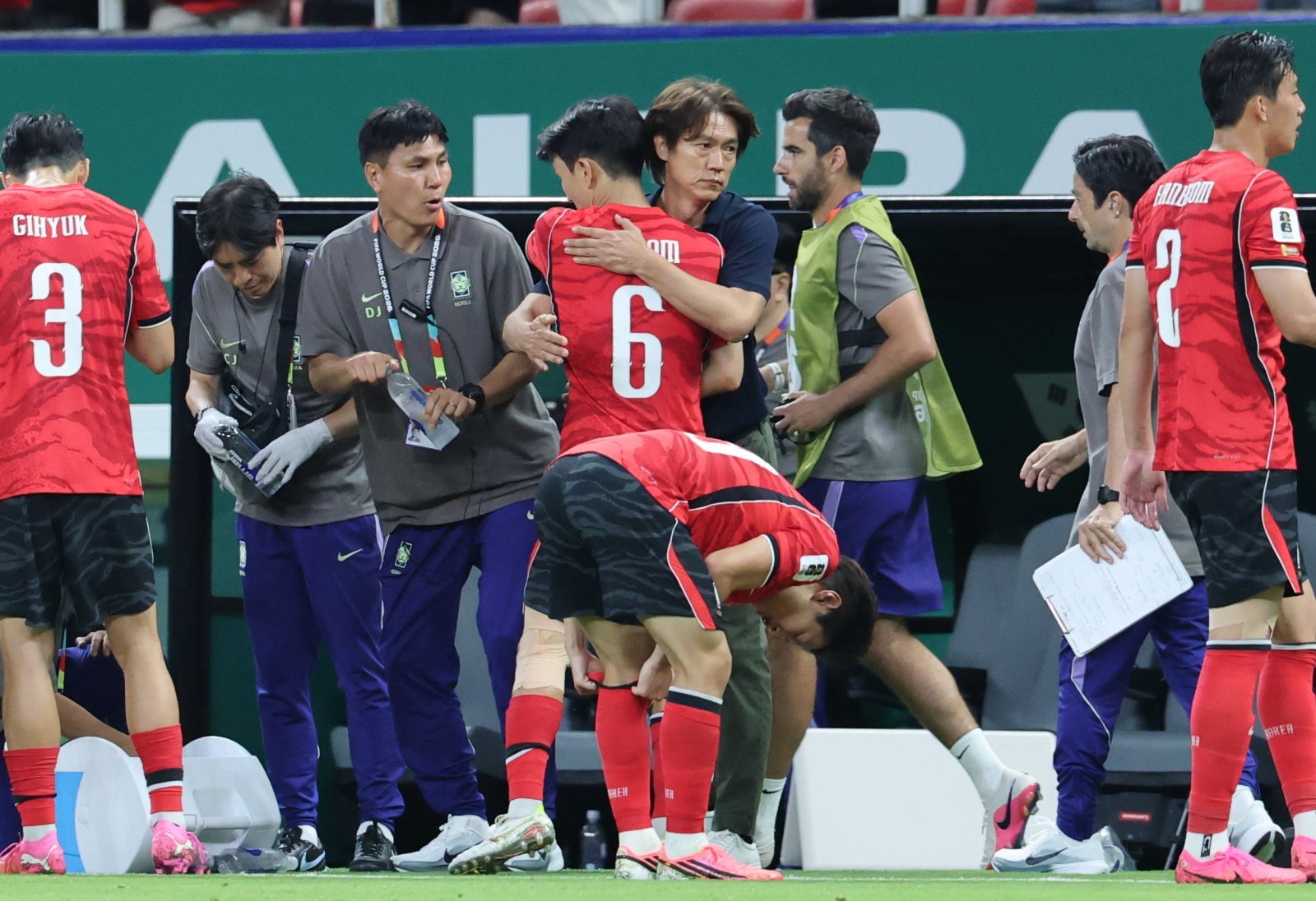 홍명보 대한민국 축구국가대표팀 감독과 황인범.  ⓒ 뉴스1 임세영 기자