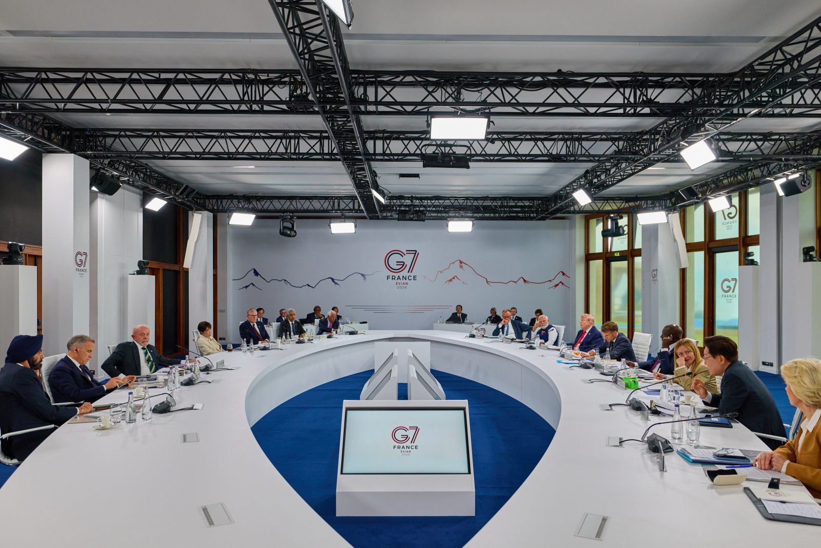 우크라로 눈 돌린 G7, 러 압박…트럼프 “원유 제재 재개 가능”