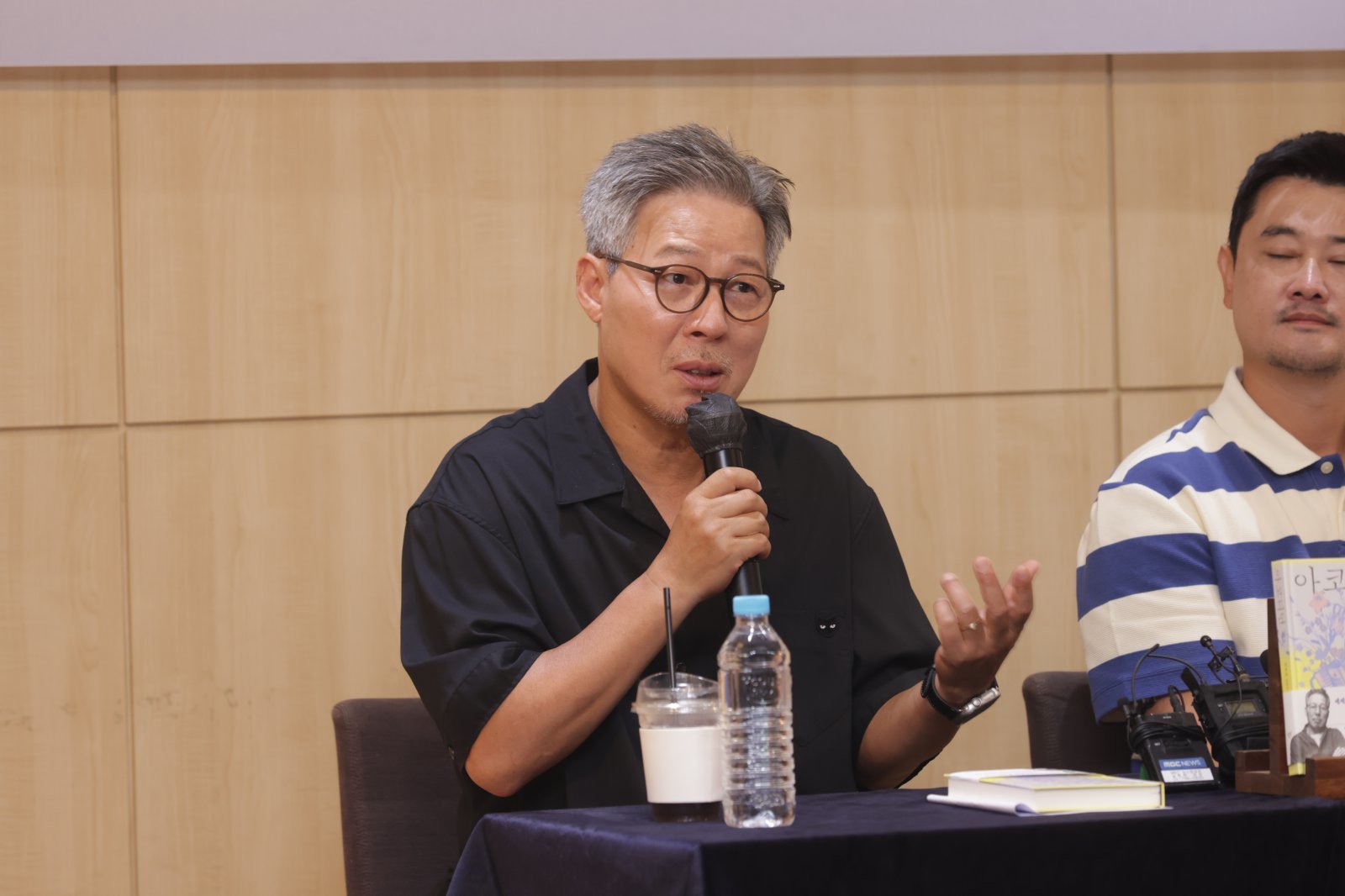 유행가가 흐르던 폐허의 서울…‘고래’ 천명관의 새 장편 ‘아코디언’