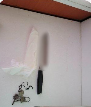 “이게 뭐야~소름” 이사 간 집에 ‘휴지로 감싼 칼’이…
