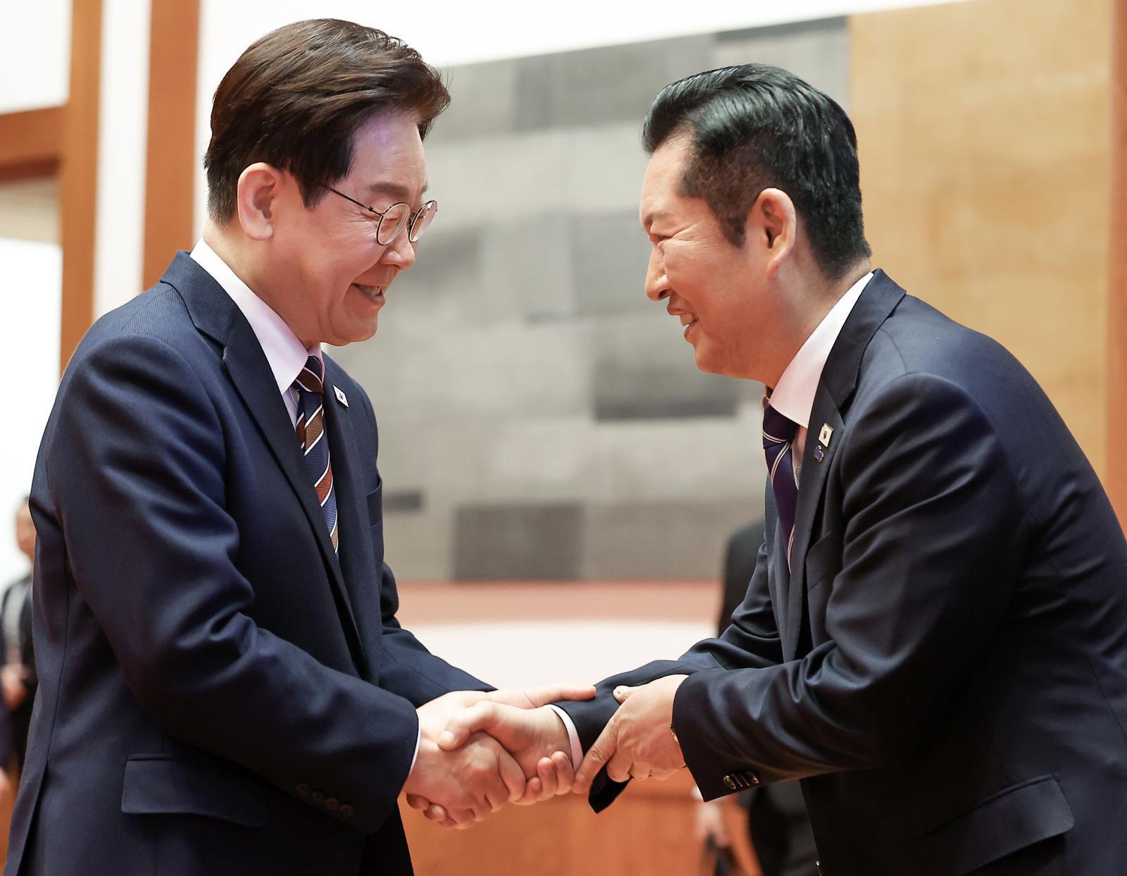 [속보]靑 “내일 李대통령 귀국행사에 김민석 총리·정청래 대표 참석”