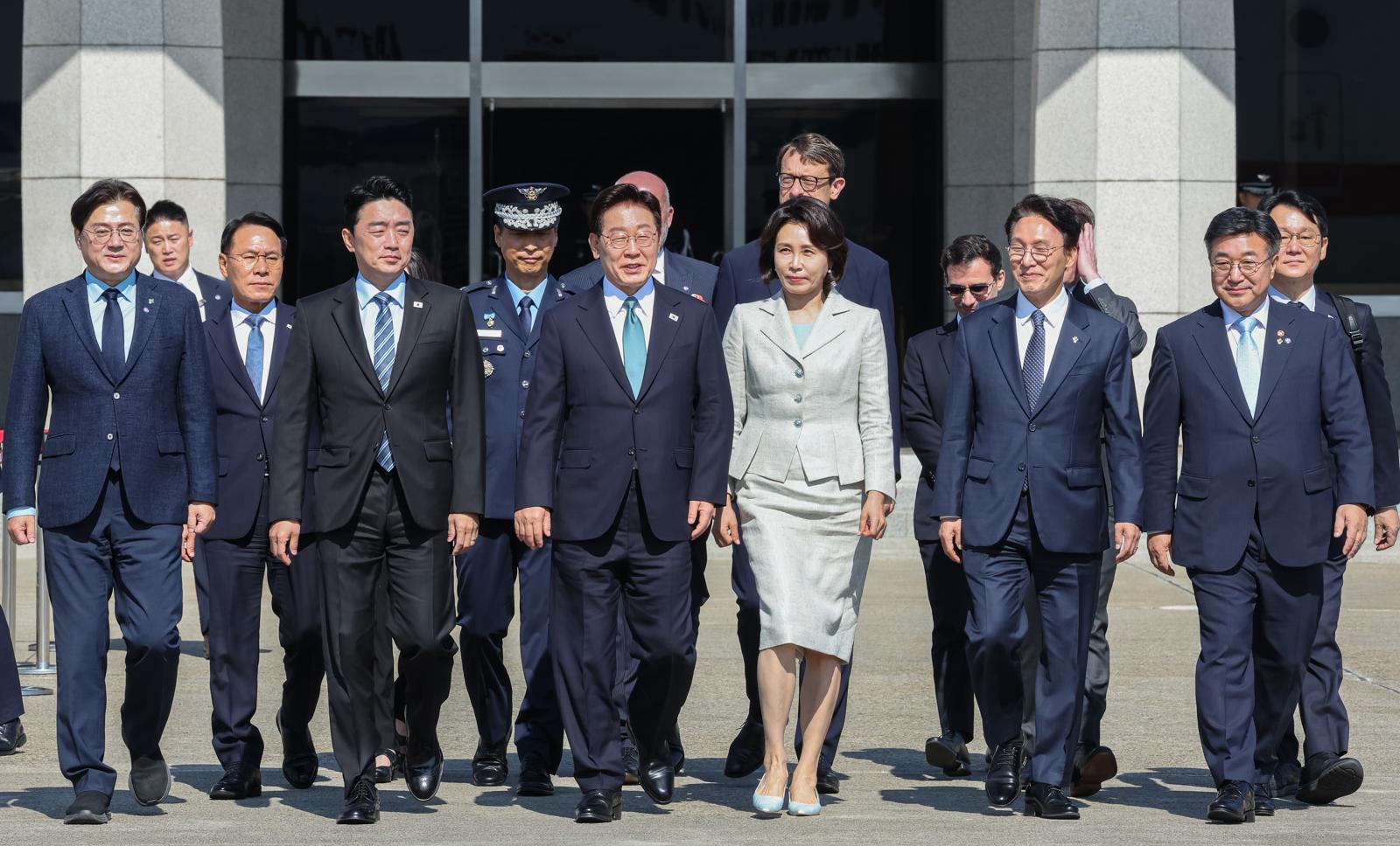 [속보] 靑 “내일 李대통령 귀국행사에 김민석 총리·정청래 대표 참석”