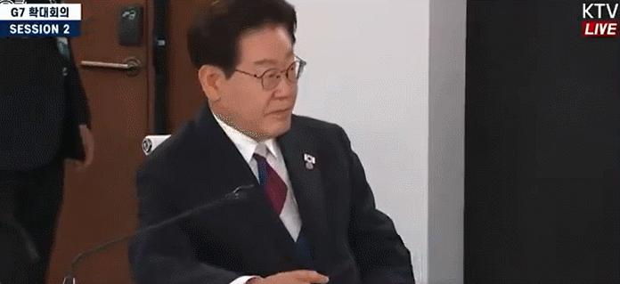 17일(현지 시간) 주요 7개국(G7) 정상회의에서 이재명 대통령이 루이스 이나시우 룰라 다시우바 브라질 대통령에게 다가가 대화를 나누는 모습. X 캡처
