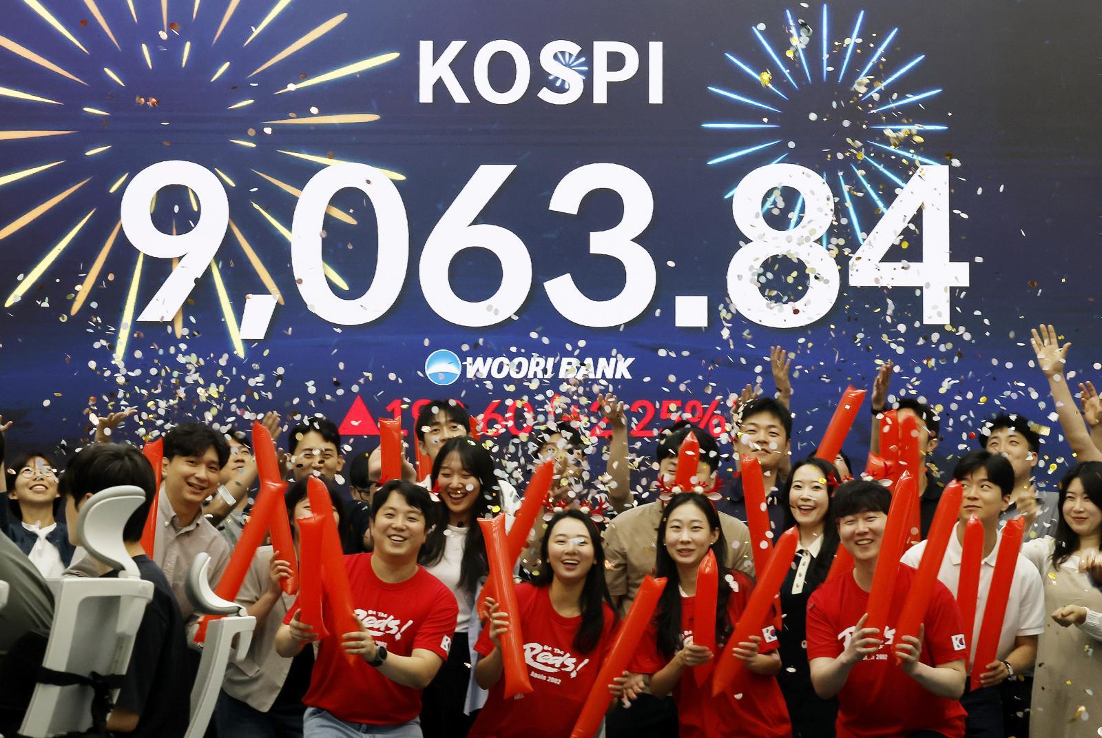 [오늘의 증시]美 반도체 다시 강세…9000 뚫은 코스피, 최고치 행진 이어가나