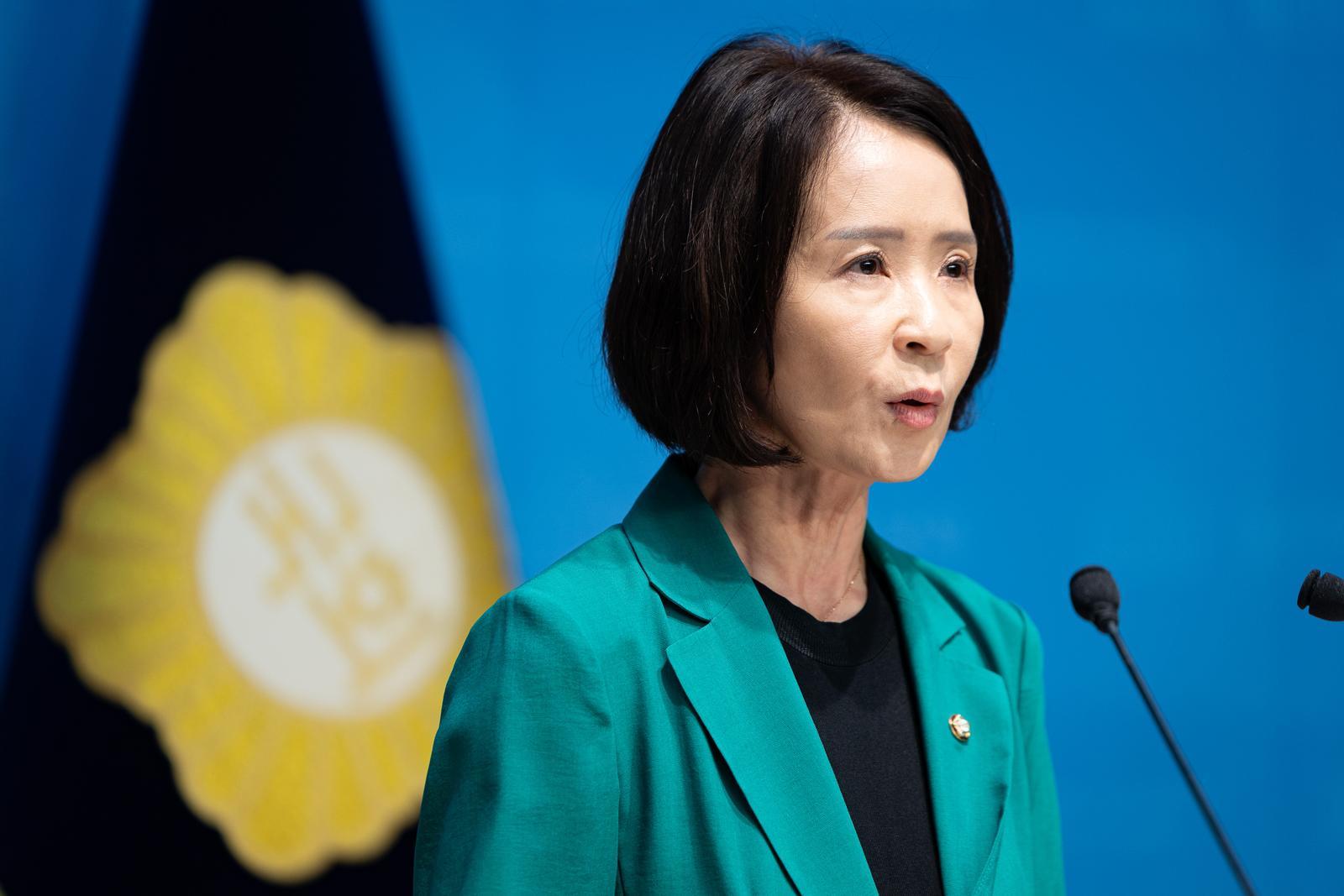 국힘 “배우자 출장에 특정 정당과 동행…선관위 누구를 위한 기관인가”