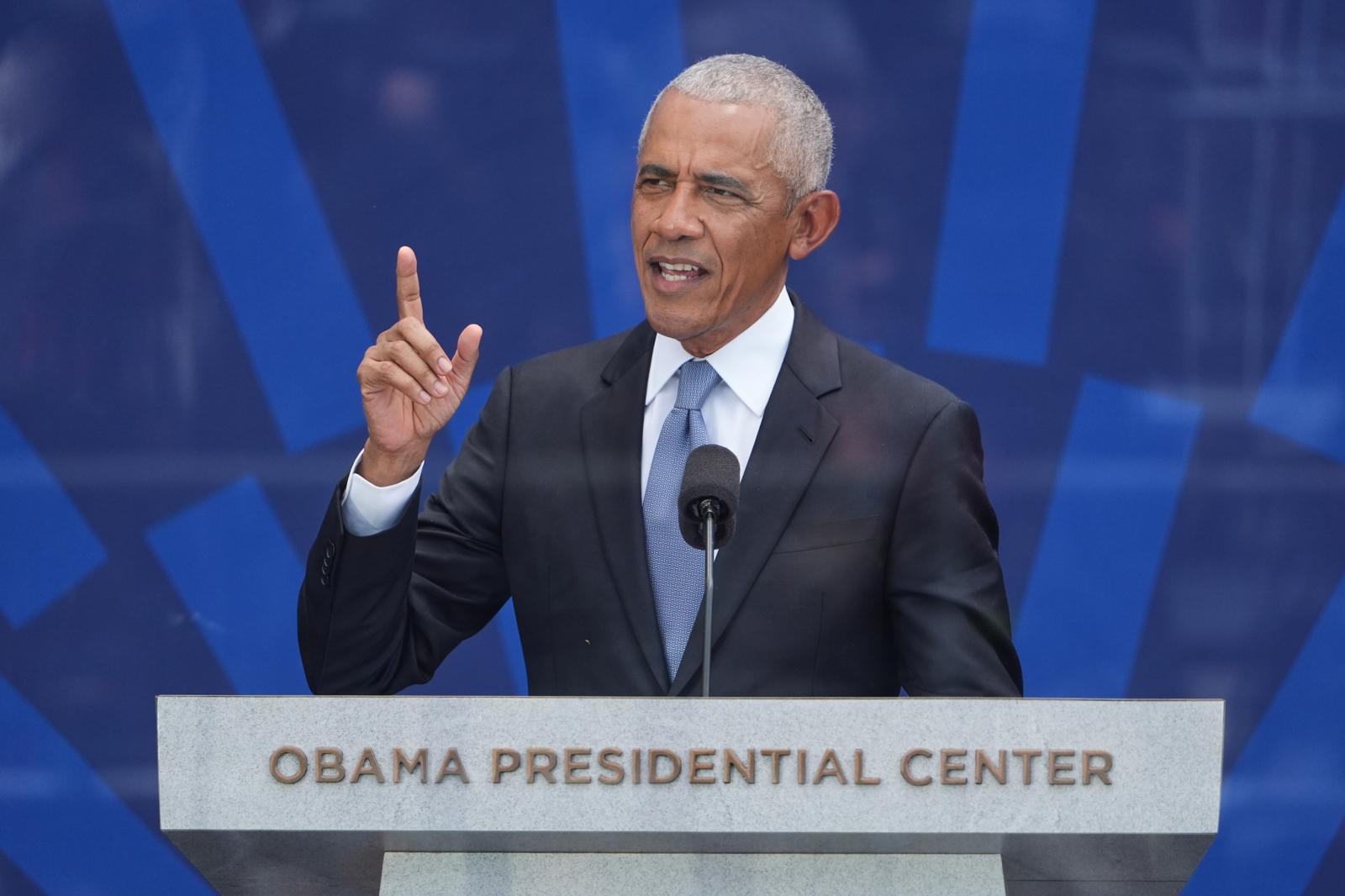 미국 시카고에서 열린 오바마 대통령센터(Obama Presidential Center) 헌정식에서 버락 오바마 전 미국 대통령이 연설하고 있다. [AP/뉴시스]