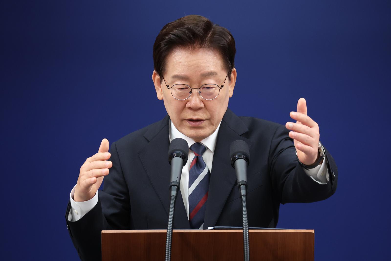 “이게 뭔지 아십니까” 레오 14세 교황이 李에게 내민 한국 물건은