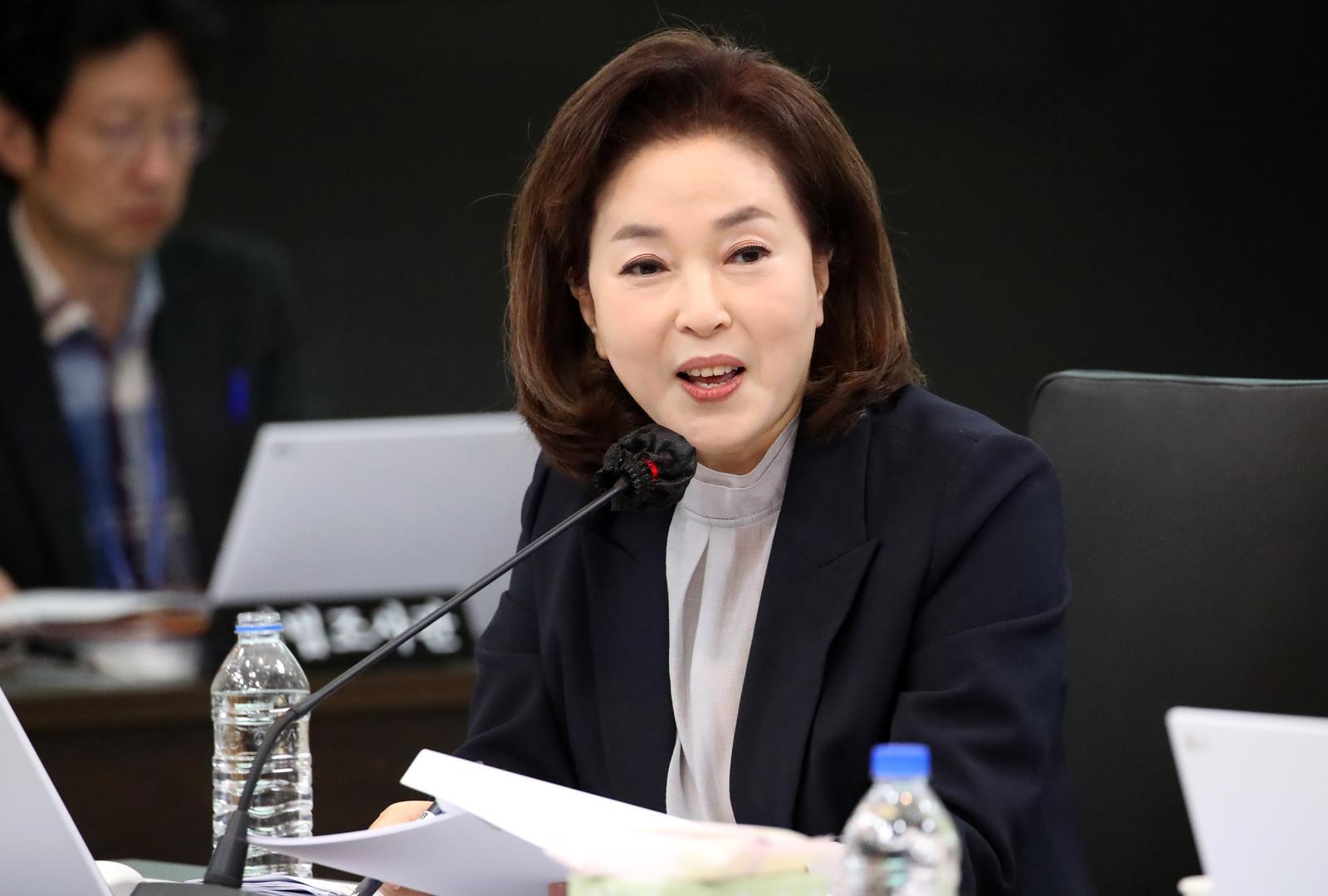 22일 오전 대구시교육청에서 열린 국회 교육위원회의 경북대, 강원대, 경북대병원, 강원대병원, 경북대치과병원, 강릉원주대치과병원에 대한 국정감사에서 김민전 국민의힘 의원이 질의하고 있다. 2025.10.22 ⓒ 뉴스1