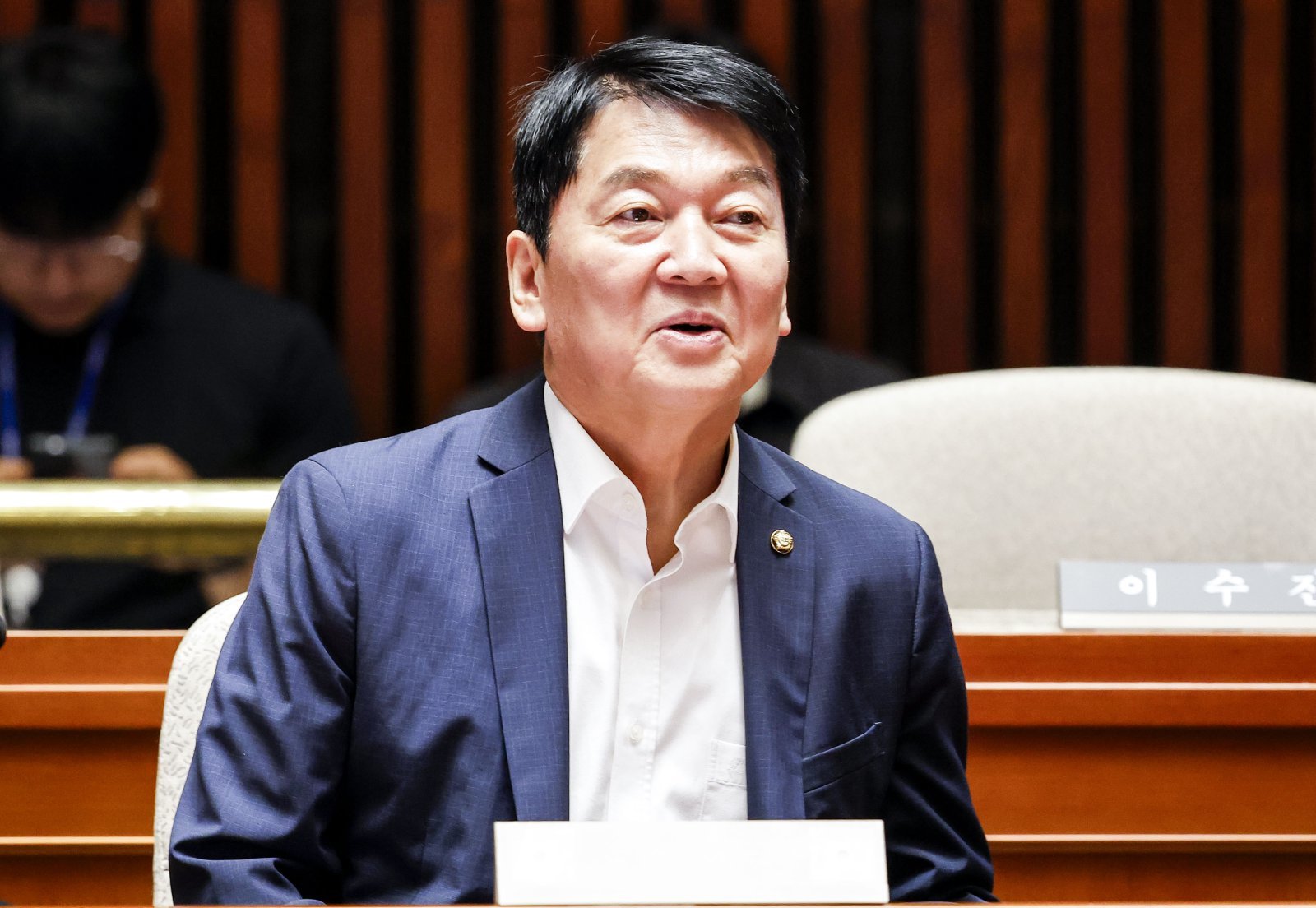 안철수 “장동혁, 당 쇄신안 마련해야…힘에 부친다면 결자해지”