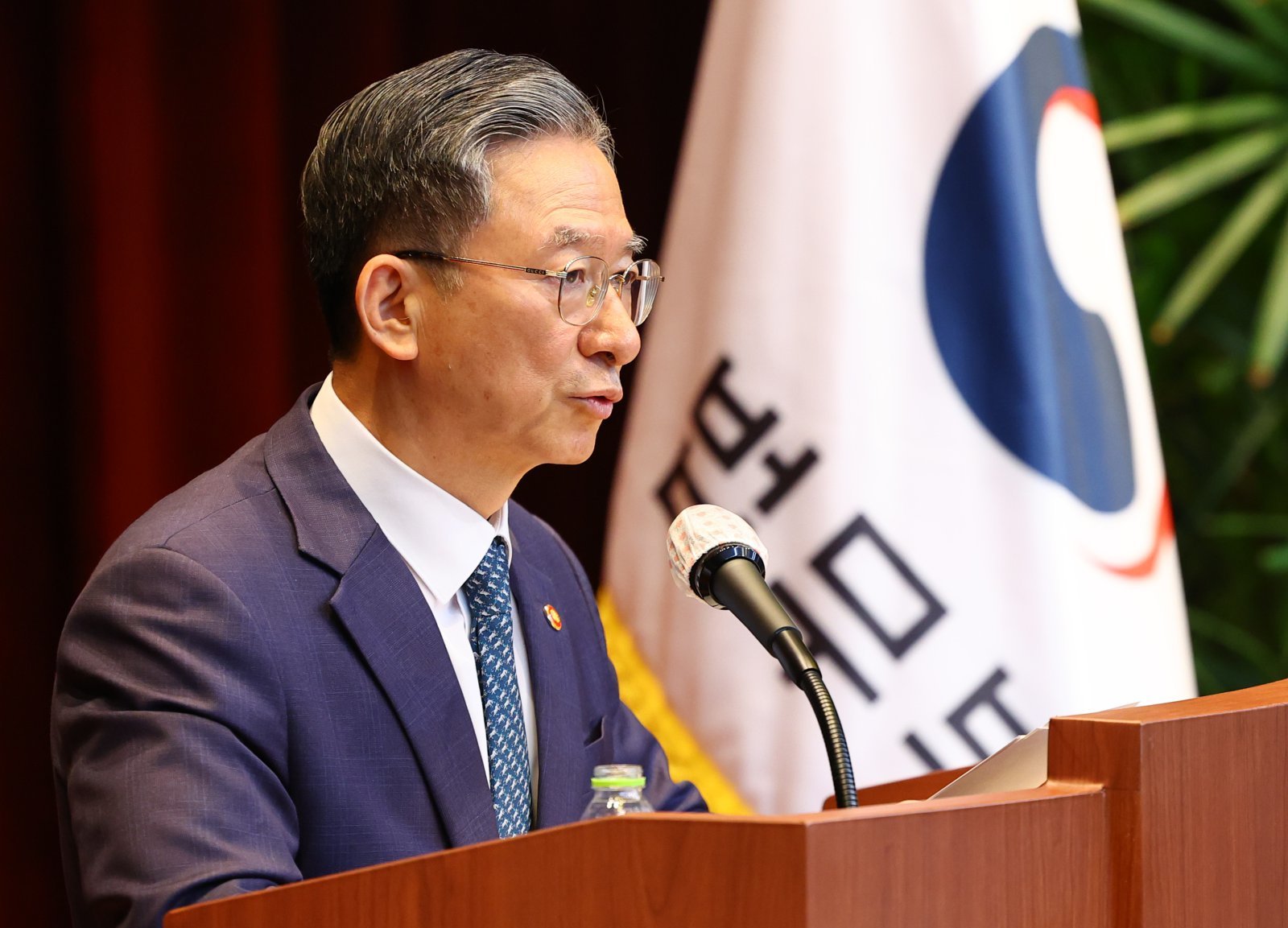 ‘기름값 담합’ 첫 구속…정성호 “국민 피해 14조, 엄중 대응할 것”