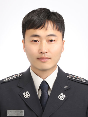 축제장서 갑자기 쓰러진 시민…비번 소방관이 응급처치해 눈길
