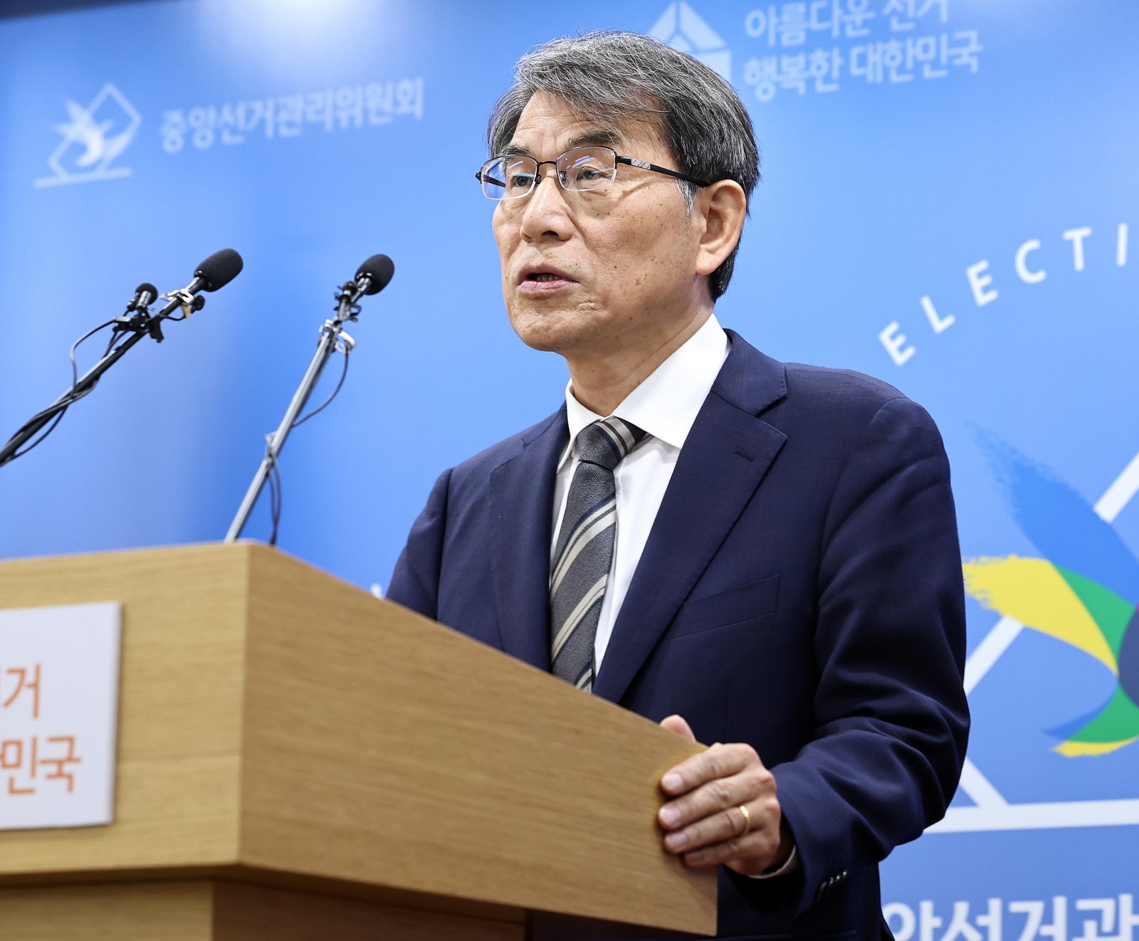 국힘, 노태악 고발…“선관위 예산으로 아내까지 해외출장”