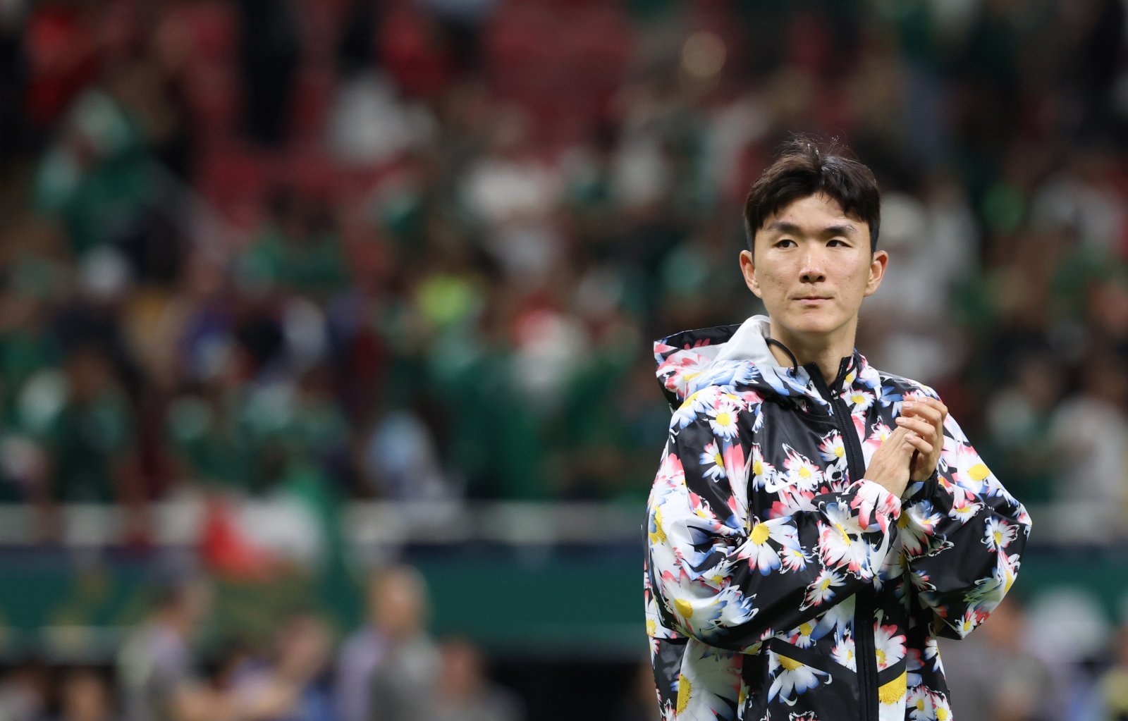 18일(현지 시간) 멕시코 과달라하라 스타디움에서 열린 2026 북중미 월드컵 조별리그 A조 대한민국과 멕시코의 경기에서 0-1 패배한 대한민국 황인범이 관중들을 향해 인사하고 있다. 2026.06.19 [사포판(멕시코)=뉴시스]